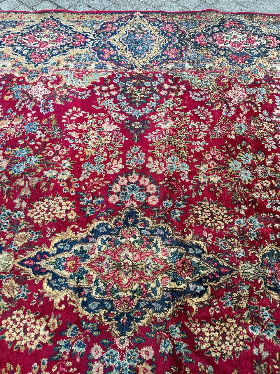 Bobyrug’s wonderful large floral design fine Kirman style rug  In Good Condition For Sale In Saint Ouen, FR