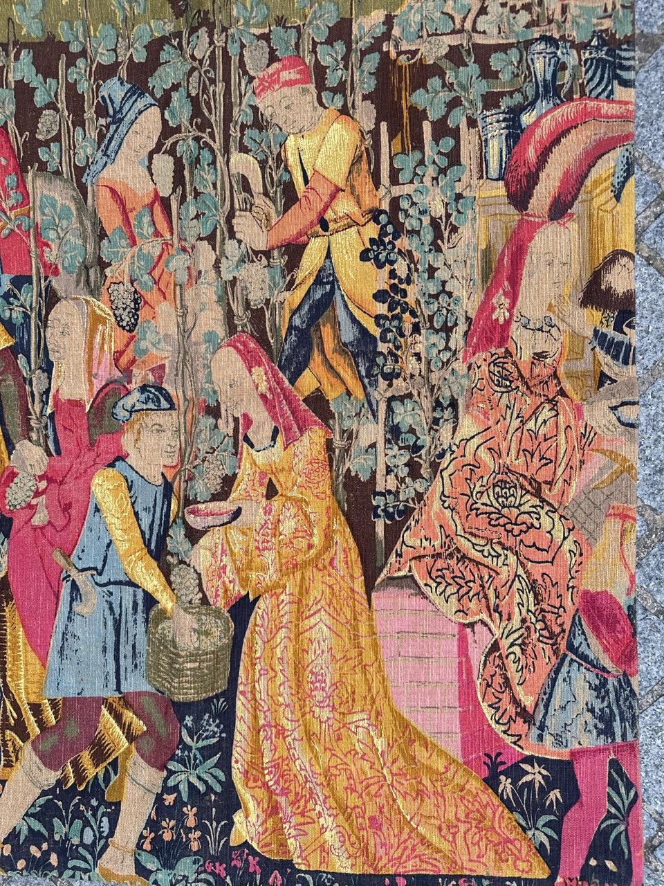 Bobyrug's Wonderful Vintage Französisch Hand gedruckt Tapestry Vendanges Museum Design (Aubusson) im Angebot