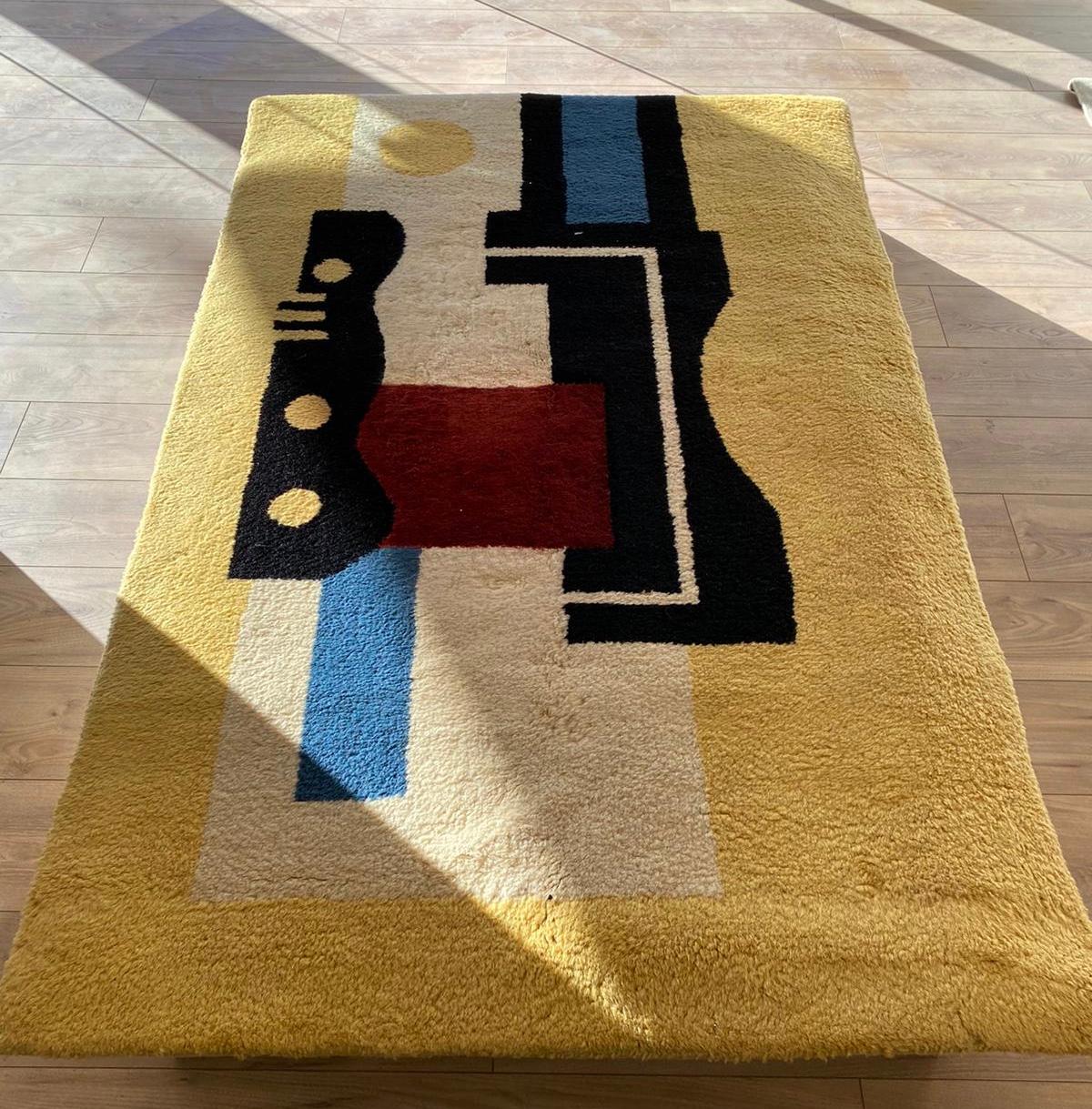 Artistic Rug nach Fernand Léger (Frankreich, 1881-1955)

Gelb 9

Wolle

c. 1960s

114 x 228 cm, 45 x 90 in

Provenienz, aus einer französischen Privatsammlung

Herausgegeben von Marie Cuttoli und Lucie Weil


Fernand Léger wurde am 4. Februar 1881