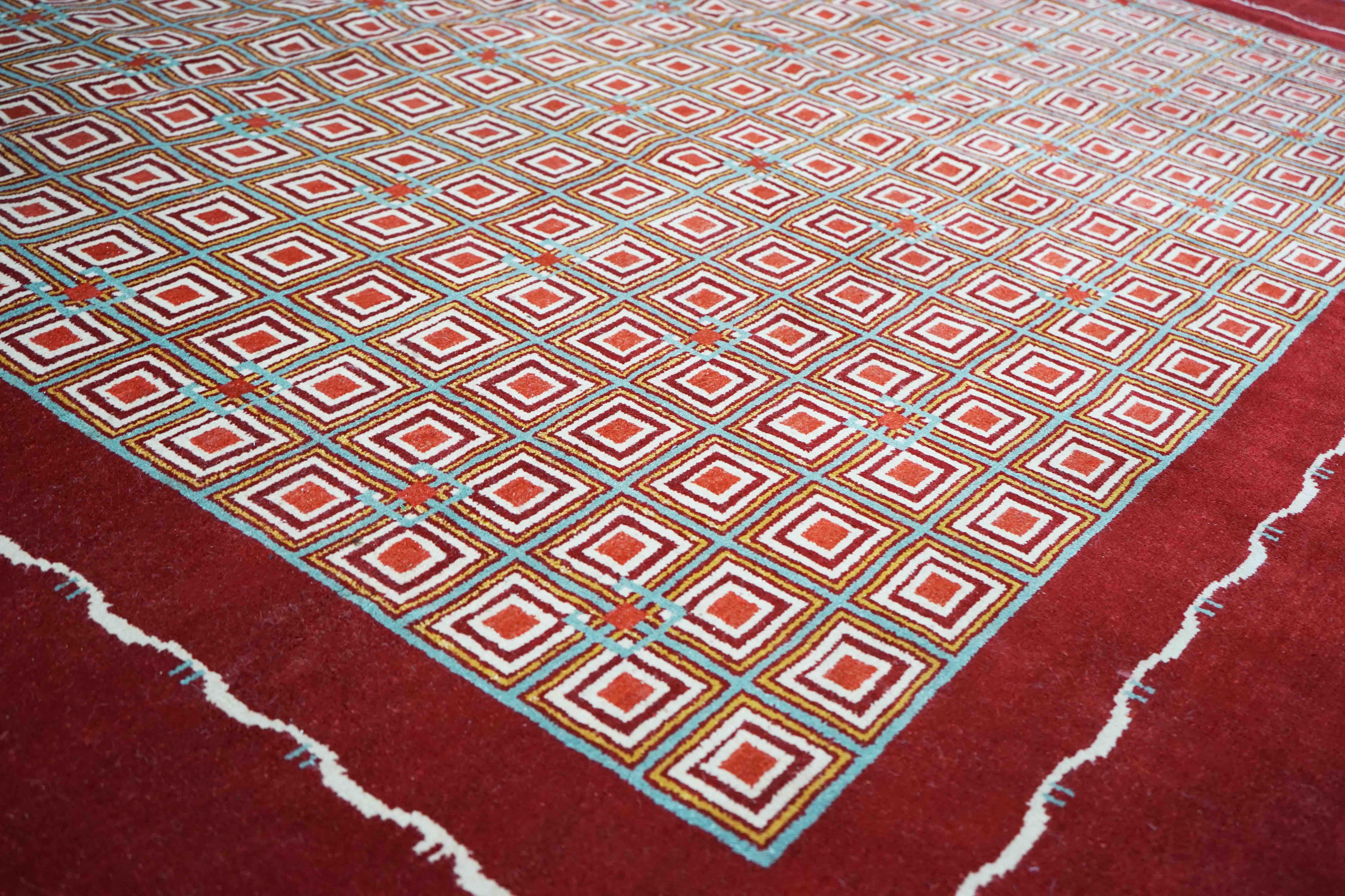 Handgeknüpfter Geometrischer Kunstteppich - Design N.2
Hergestellt von Boccara
Material: Wolle
Abmessungen: 300 x 300 cm; 9,84 x 9,84 ft.

Dieser Teppich kann in Bezug auf Größe und Material individuell gestaltet werden.