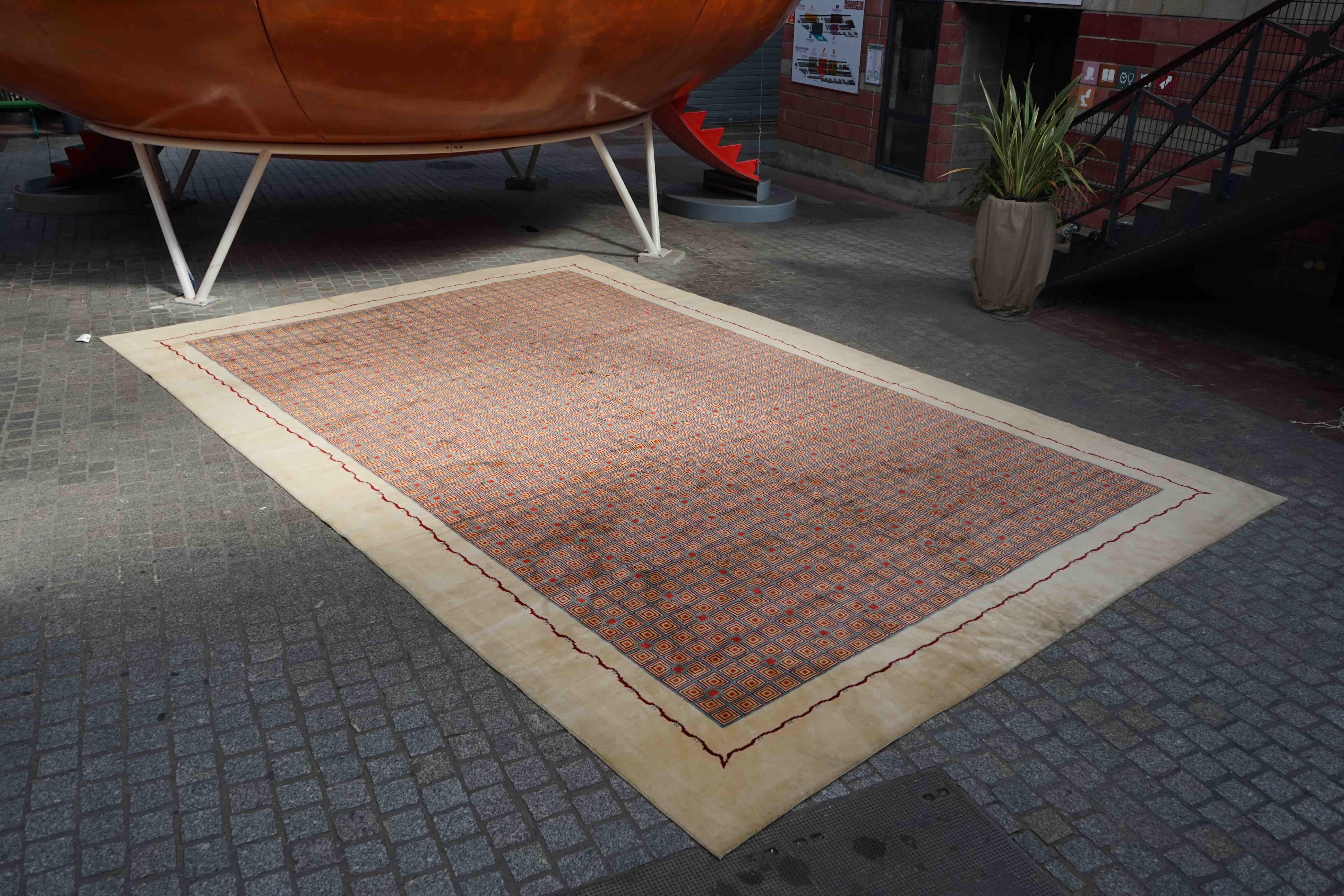 Artistic Rug von Boccara, afrikanisch inspiriertes Design (Handgeknüpft) im Angebot