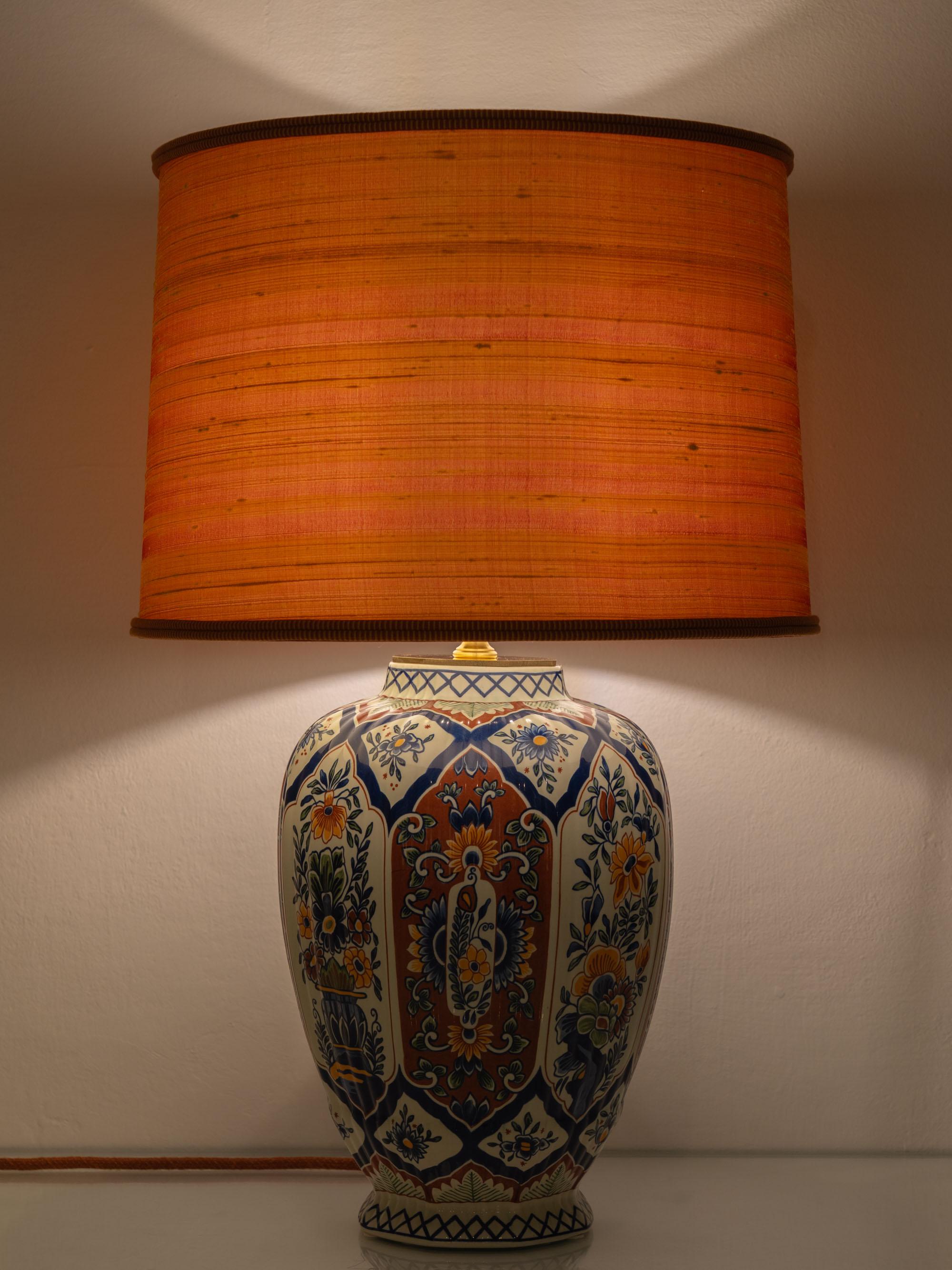 Boch Belgium Delft-Style Polychrome Faience Table Lamp, New Dupion-Silk Shade For Sale 8
