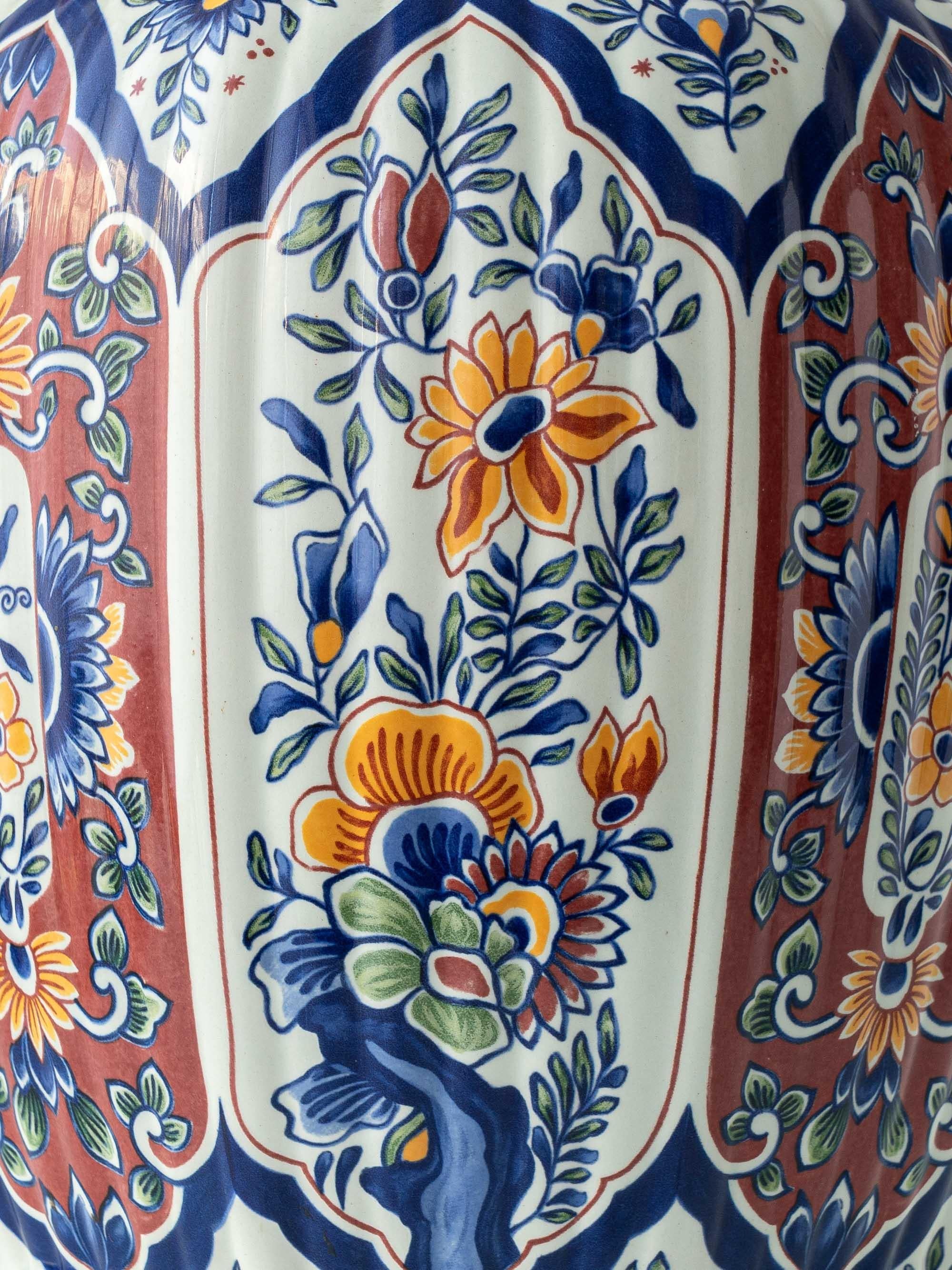 Boch Belgium Delft-Style Polychrome Faience Table Lamp, New Dupion-Silk Shade For Sale 1