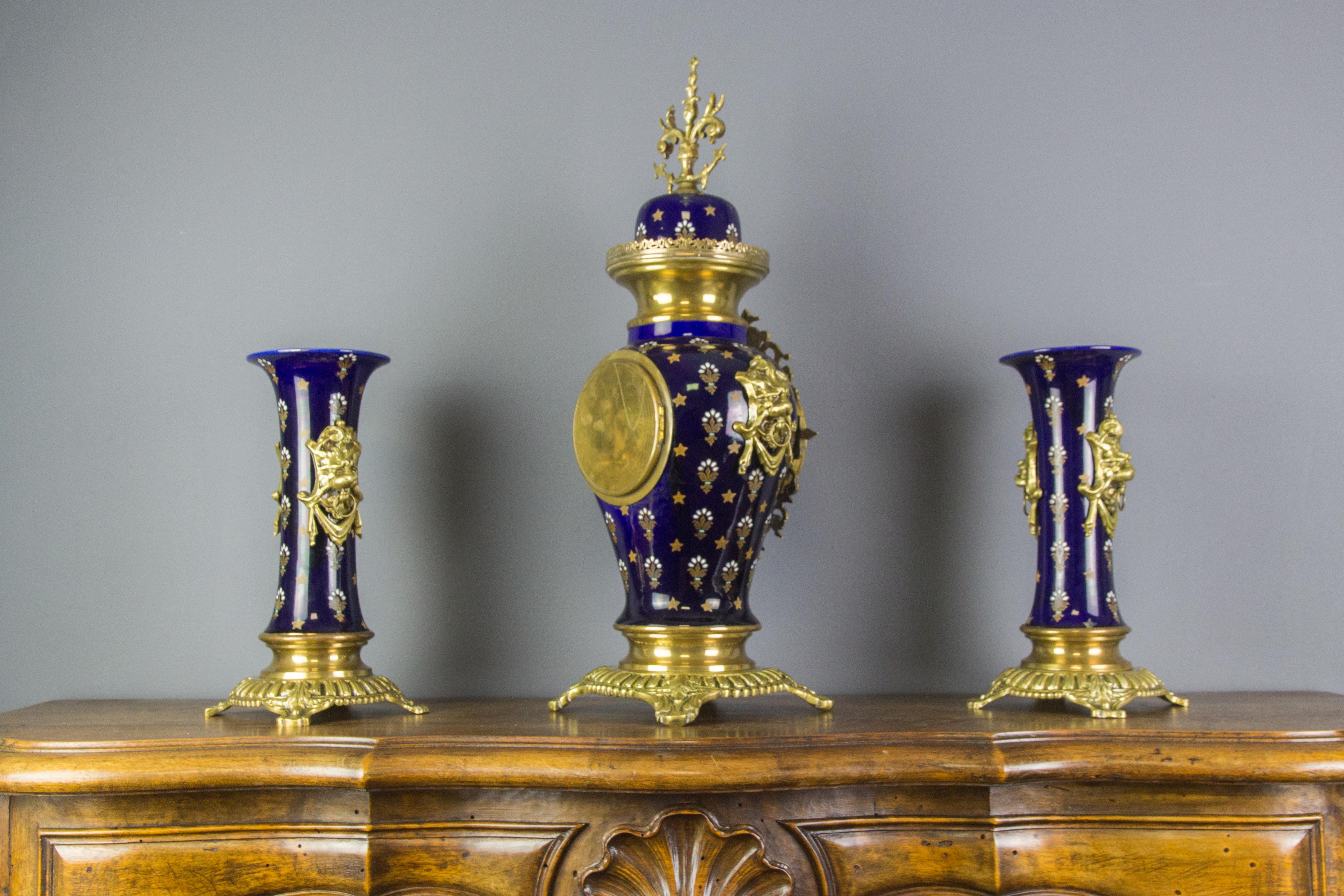 Boch Frères Keramis Royal Blue Three-Piece Clock Garniture, Early 20th Century In Good Condition For Sale In Barntrup, DE