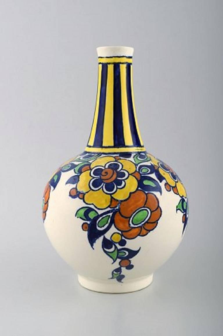 Boch Freres La Louvière, a pair of Art Deco ceramic vases.
1930s-1940s.
In perfect condition.
Stamped.
Measures: 23 cm. x 15 cm.