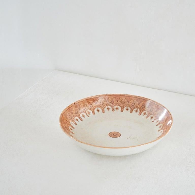 Centrotavola in ceramica Boch Fr癡res La Louvi癡re, Belgio, inizio XX secolo.  Splendido e grande centrotavola in ceramica di Boch Fr癡res da La Louvi癡re in Belgio. Bellissima decorazione elegante in rosso e una patina e un craquel矇 molto belli.
