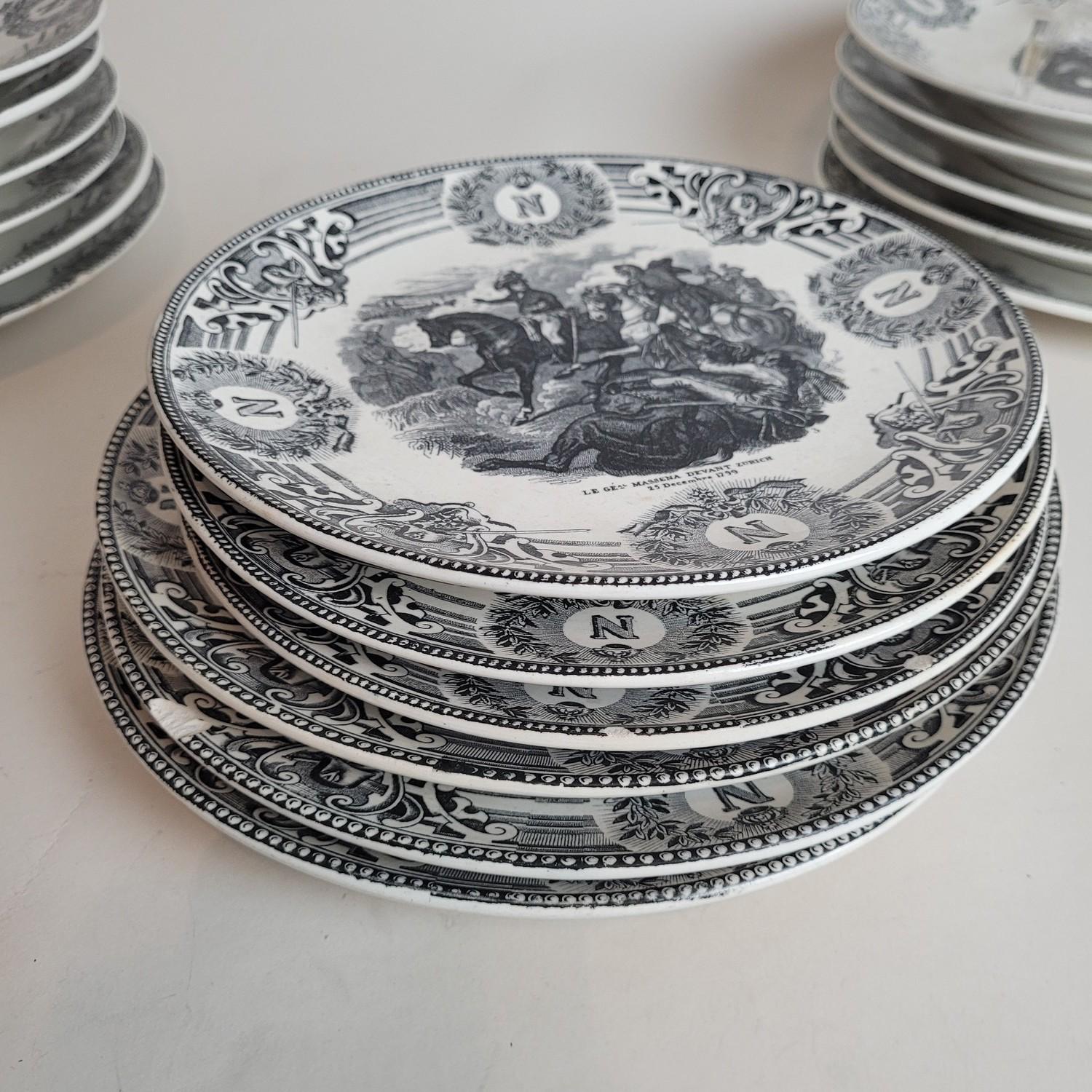 Boch La Louviere, Suite Of 18 Plates, Napoleon Ist Battles, Late 19th Century In Good Condition For Sale In MARSEILLE, FR