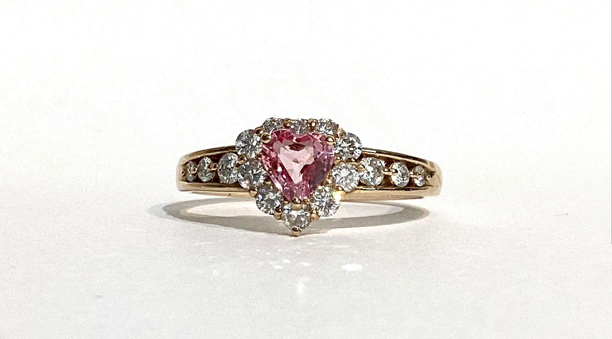 Bochic 18K Gold, Diamonds & Pink Sapphire Vintage Pink Sapphire Ring, Circa 1980 For Sale 1