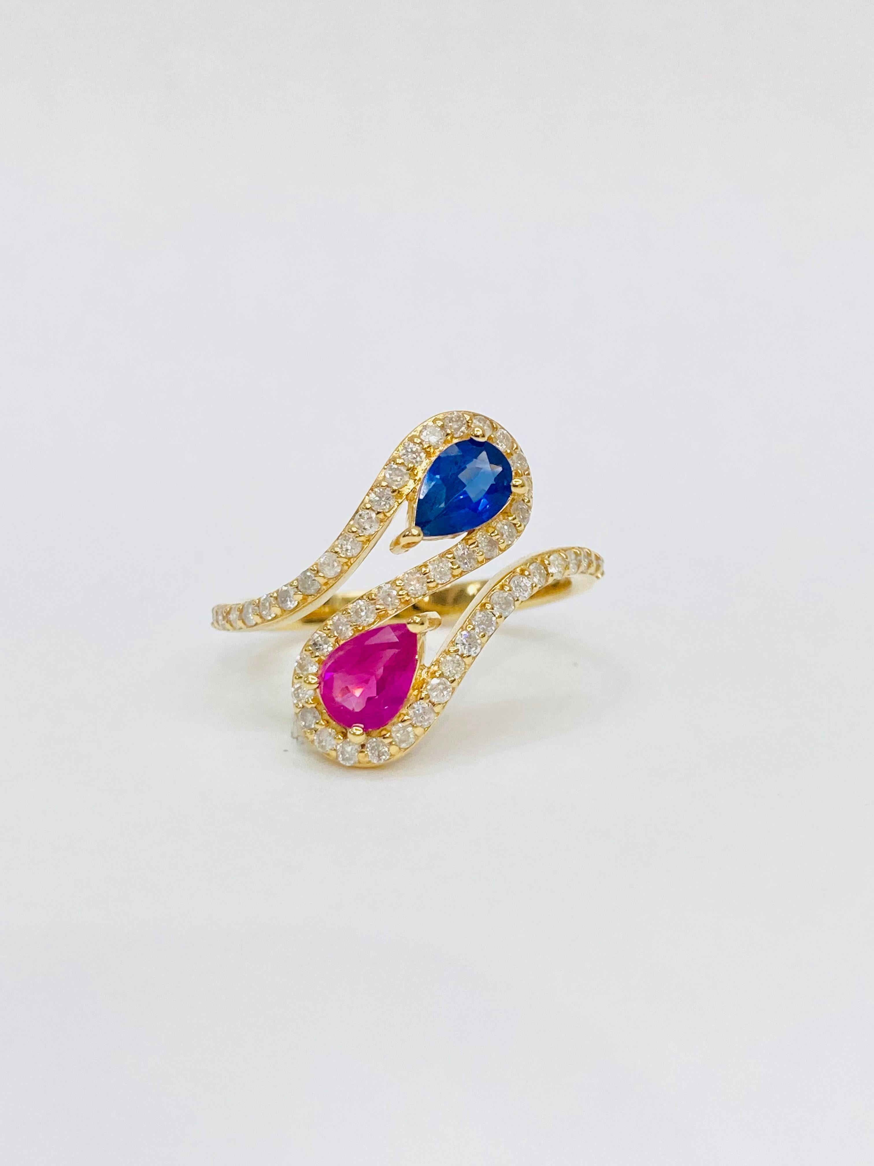 Taille poire Bague Bochic rétro vintage en or 18 carats et diamants en grappe, 2 couleurs, rubis et saphirs en vente