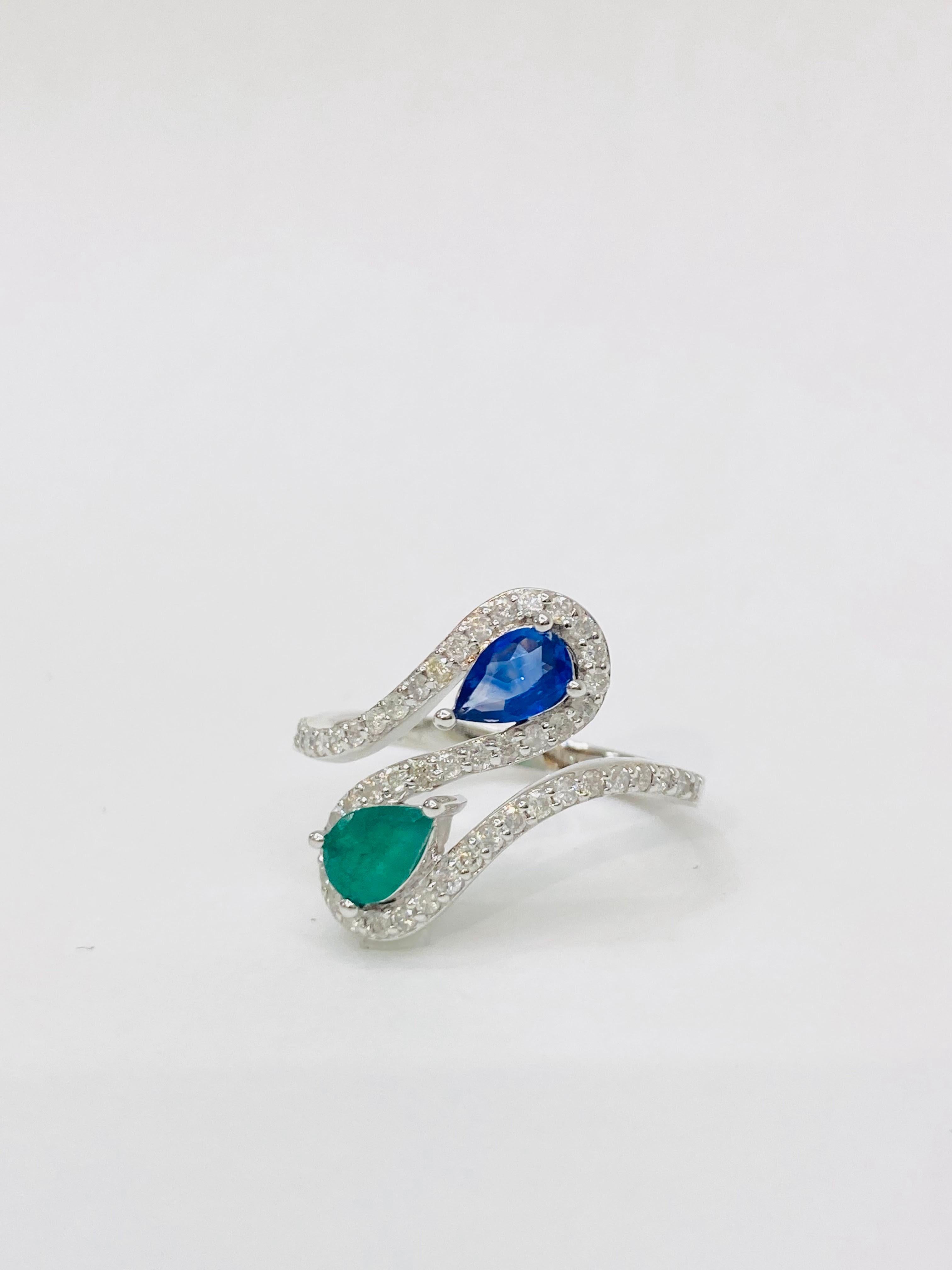 Women's Bochic 2 Color Vintage Emerald & Sapphire 18K Gold & Diamond Cluster Ring. For Sale