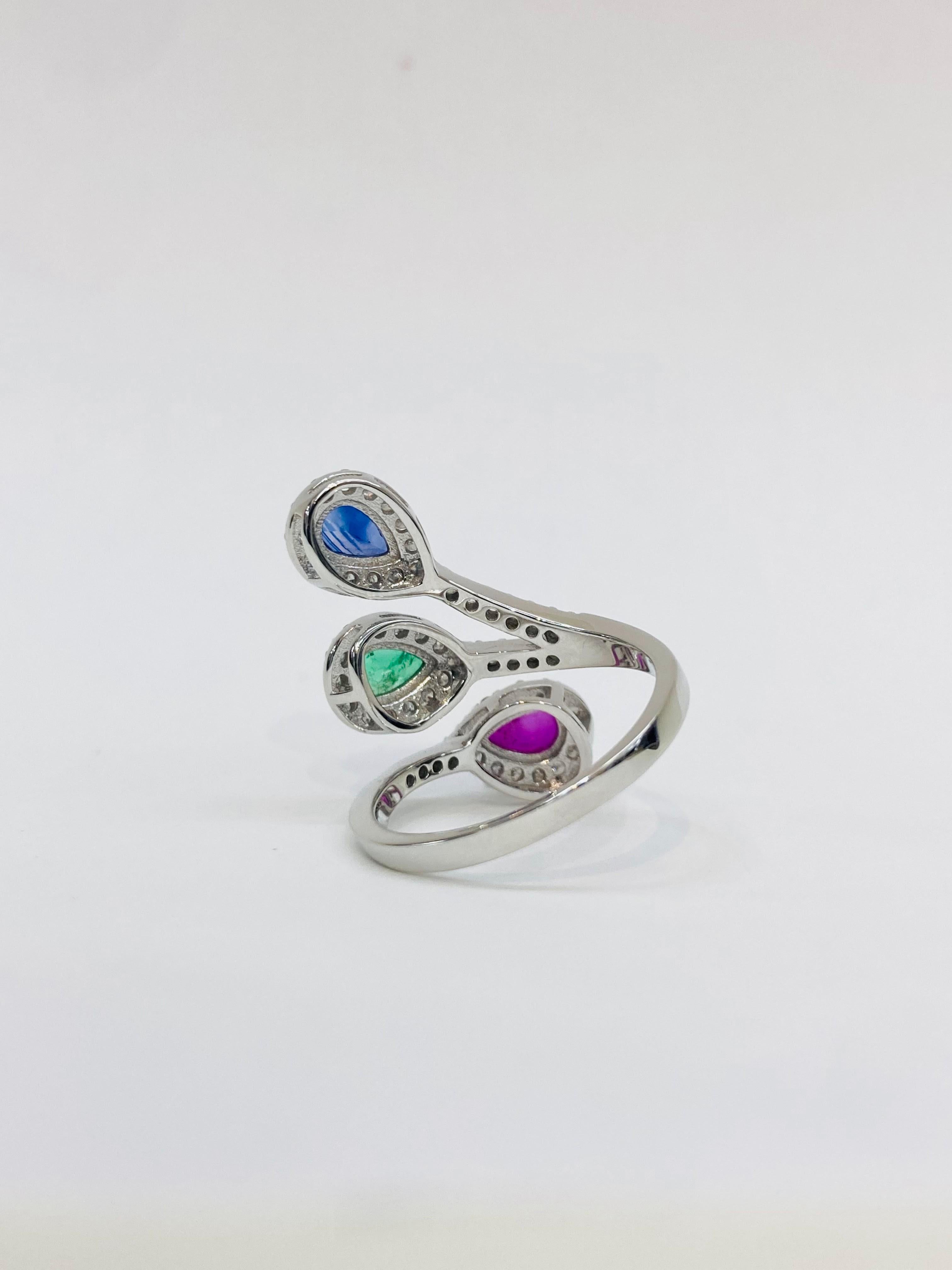 Bochic 3 Farbe Vintage Rubin, Smaragd, Saphire 18K Gold & Diamant-Cluster-Ring. Damen im Angebot