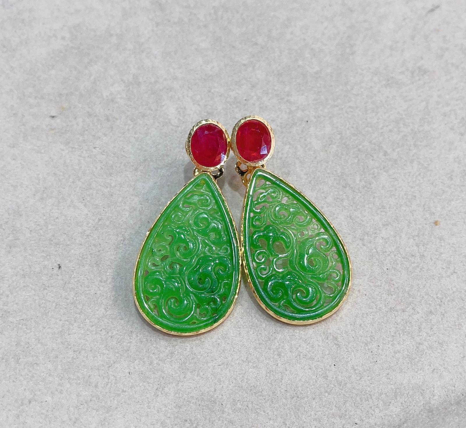 Belle Époque Bochic Beautiful “Orient” Green Jade, Blue Sapphire & Red Ruby Earrings For Sale