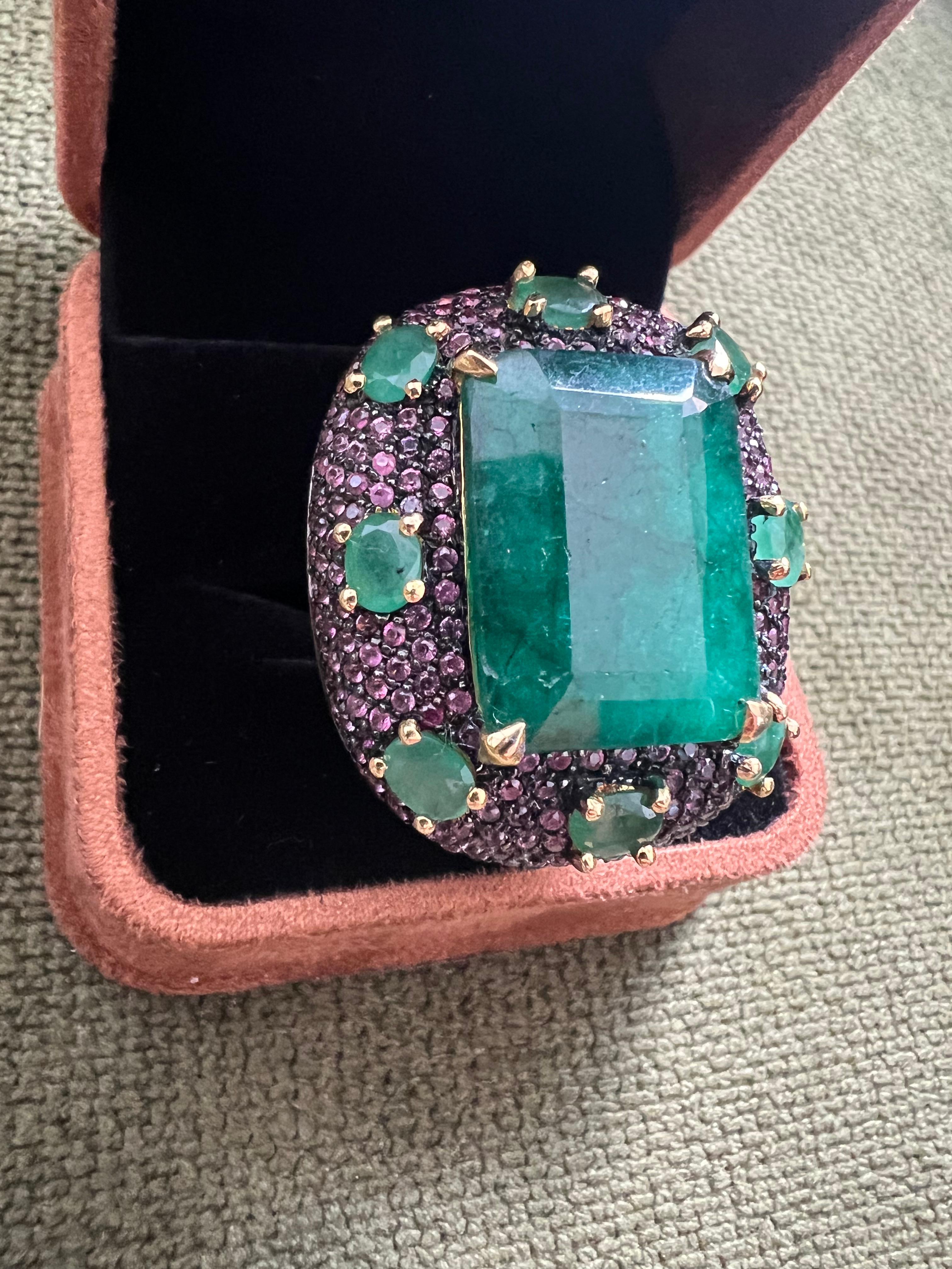 Bochic “Capri” 20 Carat Emerald & Pink Fancy Sapphire Ring Set 18K Gold & Silver For Sale 4