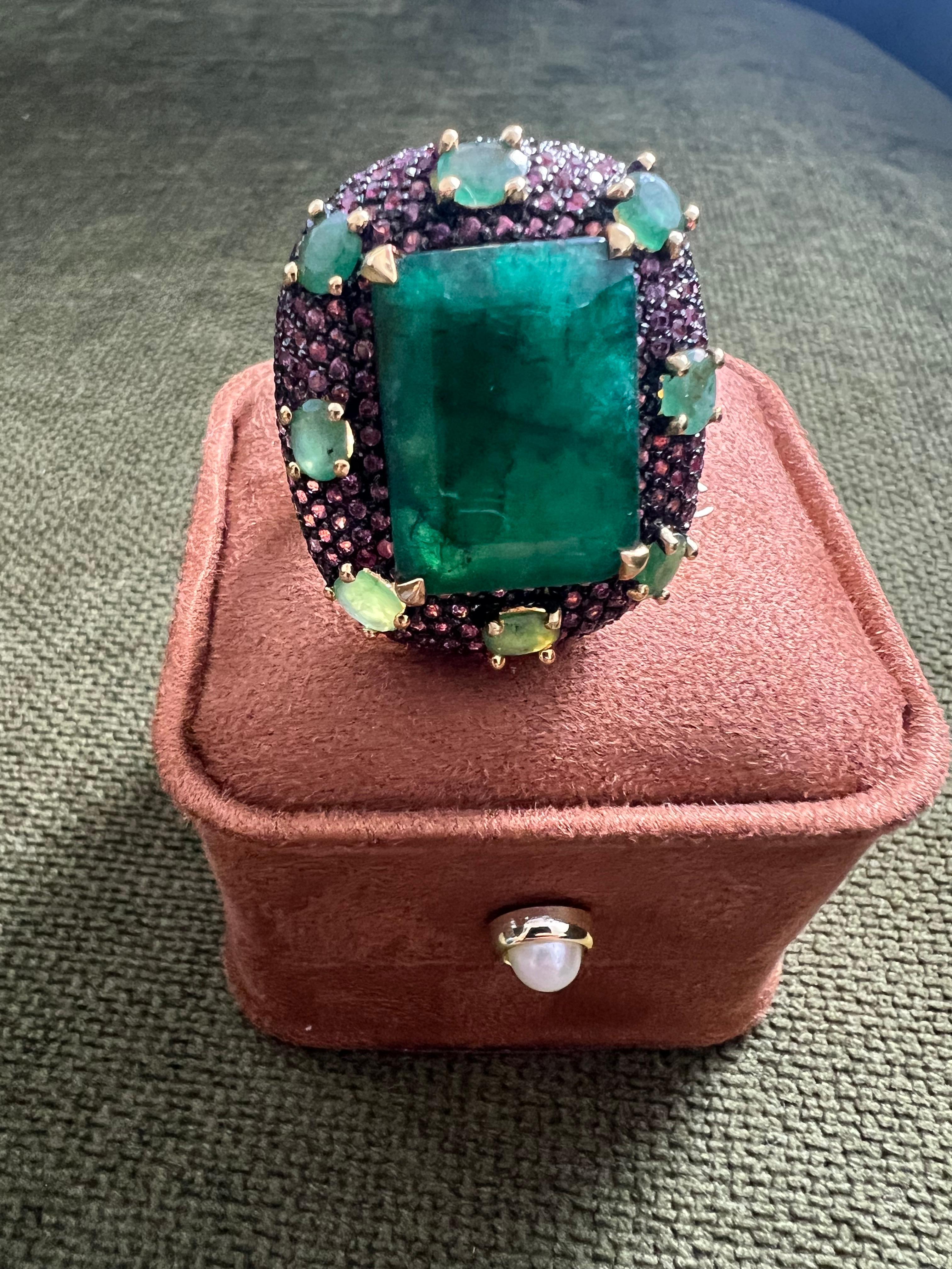 Bochic “Capri” 20 Carat Emerald & Pink Fancy Sapphire Ring Set 18K Gold & Silver In New Condition For Sale In New York, NY