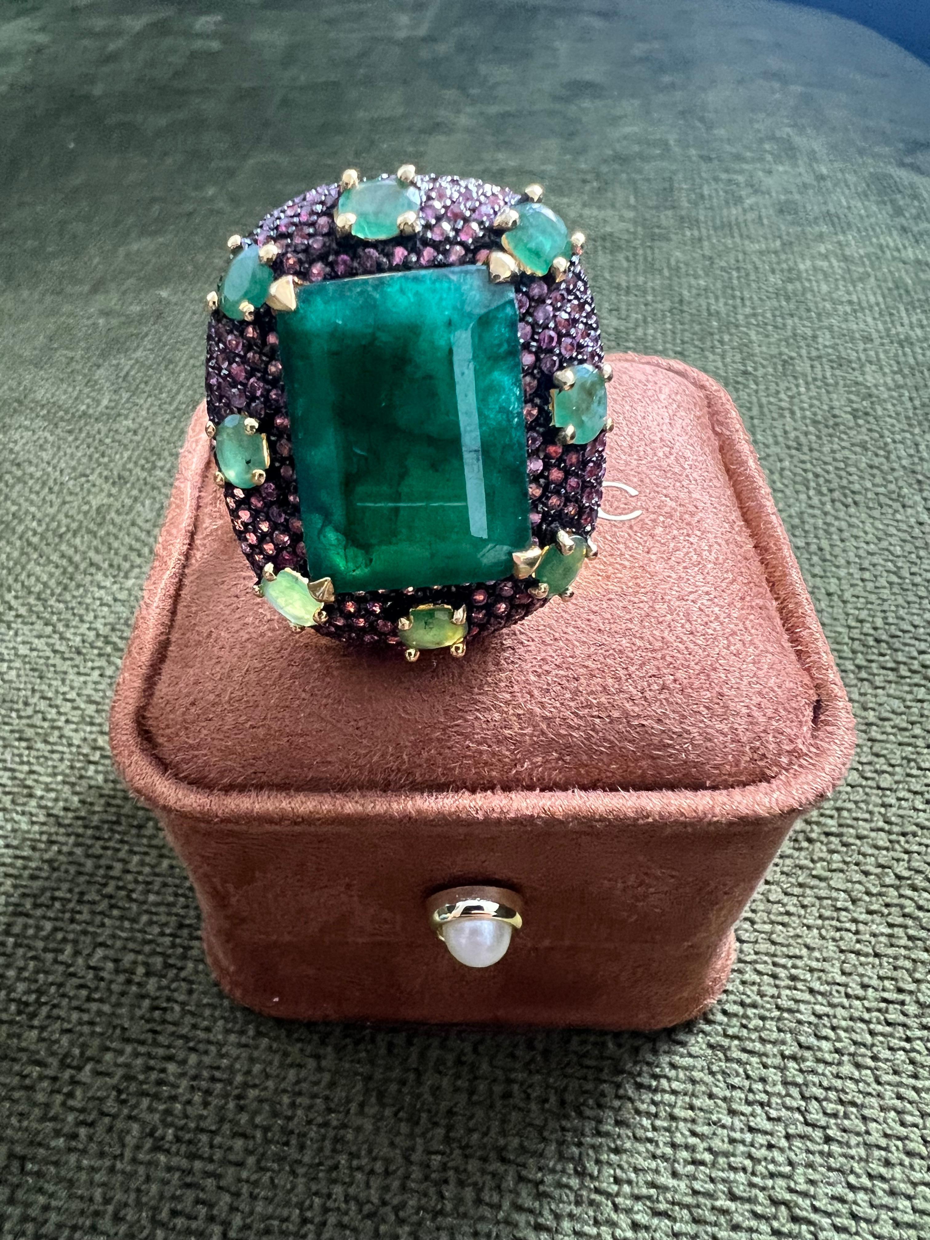 Bochic “Capri” 20 Carat Emerald & Pink Fancy Sapphire Ring Set 18K Gold & Silver For Sale 1