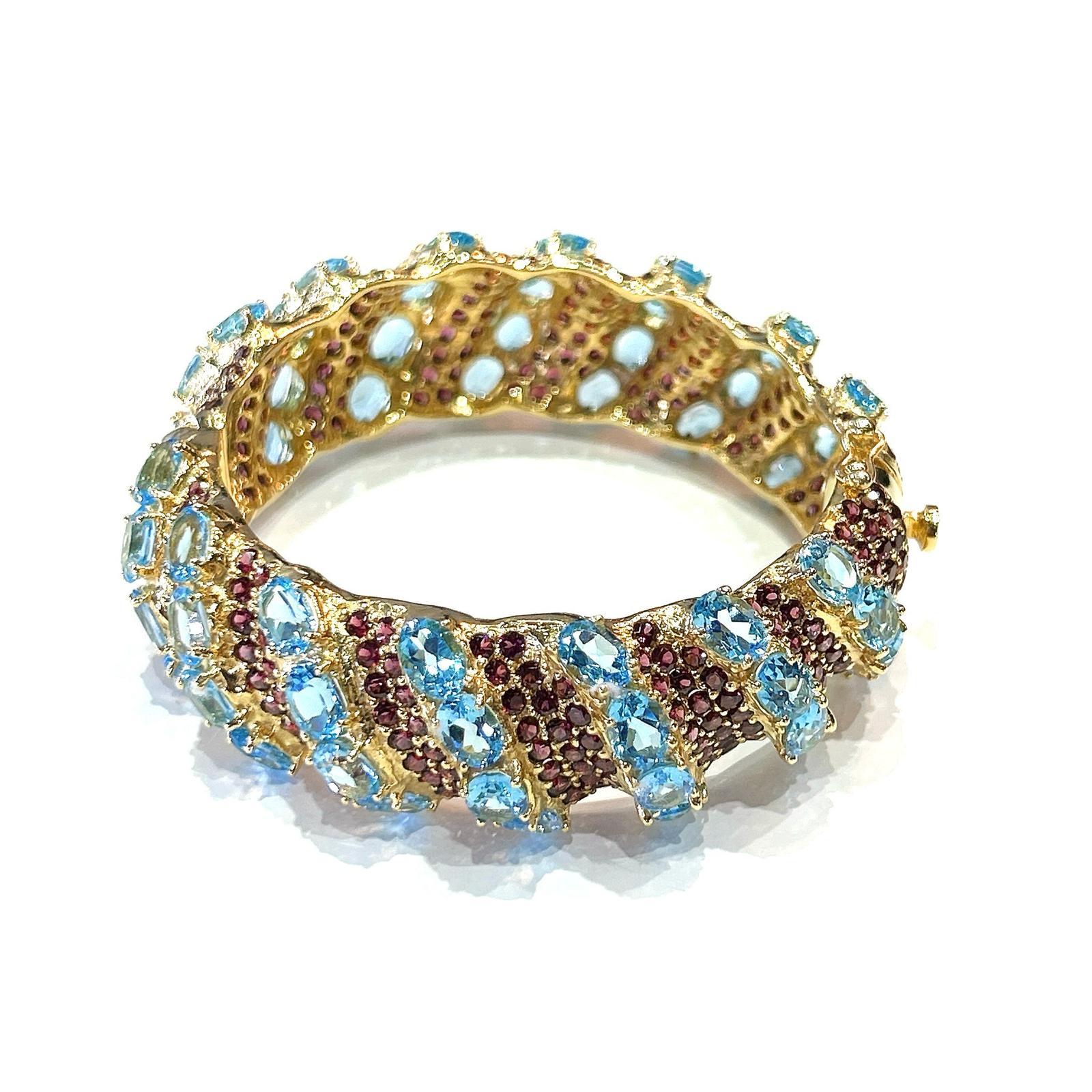 Bochic “Capri” Amethyst & Blue Topaz Gem & Cuff Set In 18K Gold & Silver

Natural Rose Amethyst  - 6 Carats 
Natural Blue Topaz - 27 Carats 

The Bochic 