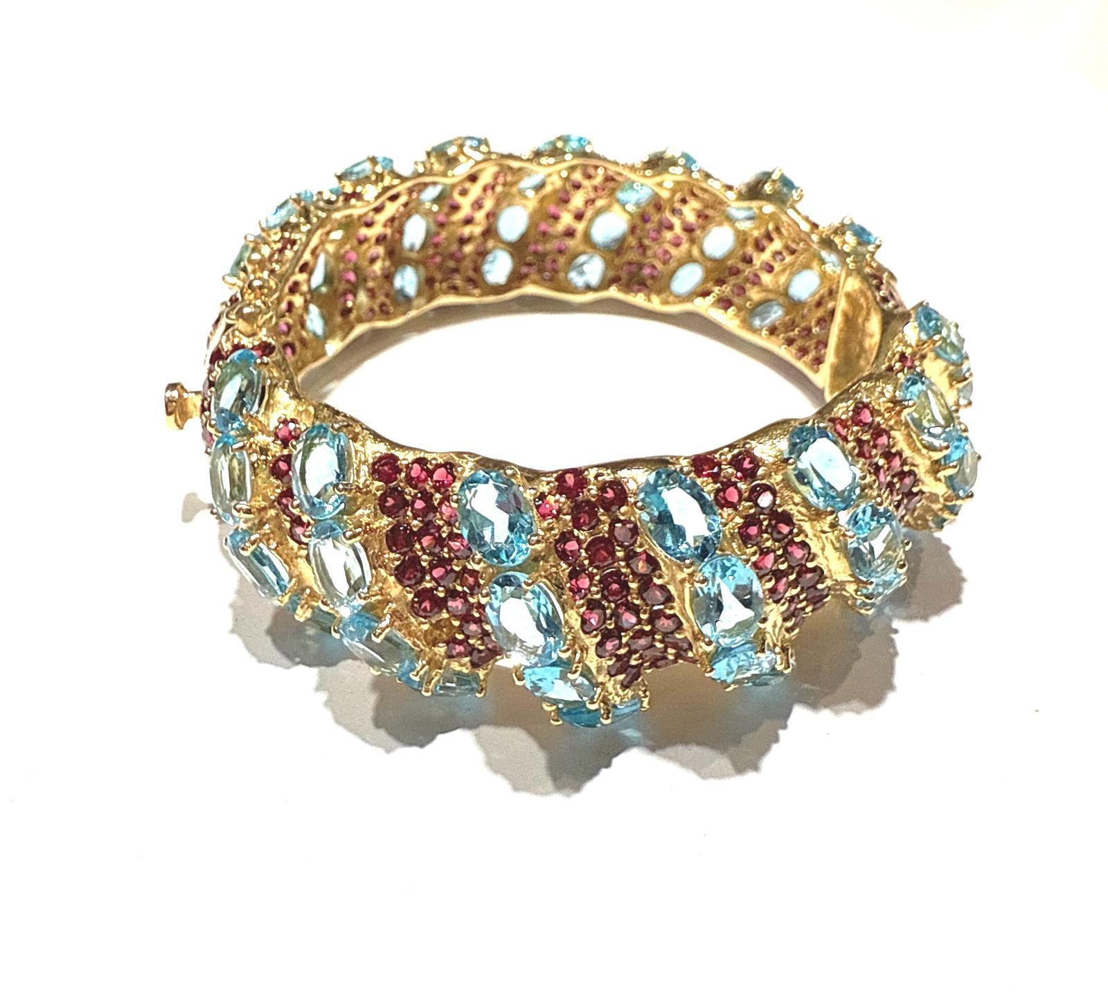 Bochic “Capri” Amethyst & Blue Topaz Gem & Cuff Set In 18K Gold & Silver In New Condition For Sale In New York, NY