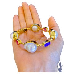 Bracelet jonc Bochic Capri en or 22 carats, opale d'Australie, rubis et perles des mers du Sud 