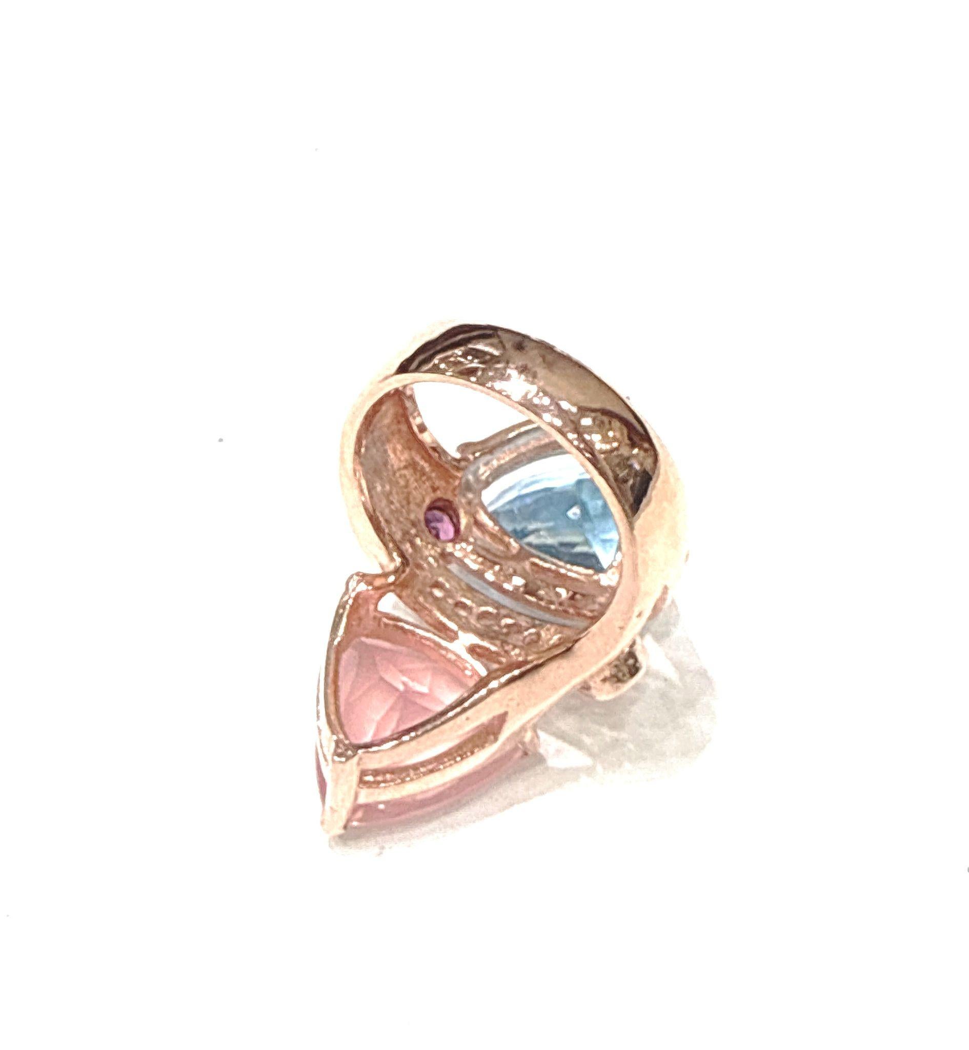 Bochic “Capri” Blue Topaz & Pink Quartz  Ring Set In 18K Gold & Silver 

Natural Pink Quartz, Trillion Cut Shape 
4.00 carats 
Natural Blue Topaz, Trillion Cut Shape 
4.00 carats 
Natural Multi Amethyst & White Topaz
2.00 carats 

This Ring is from