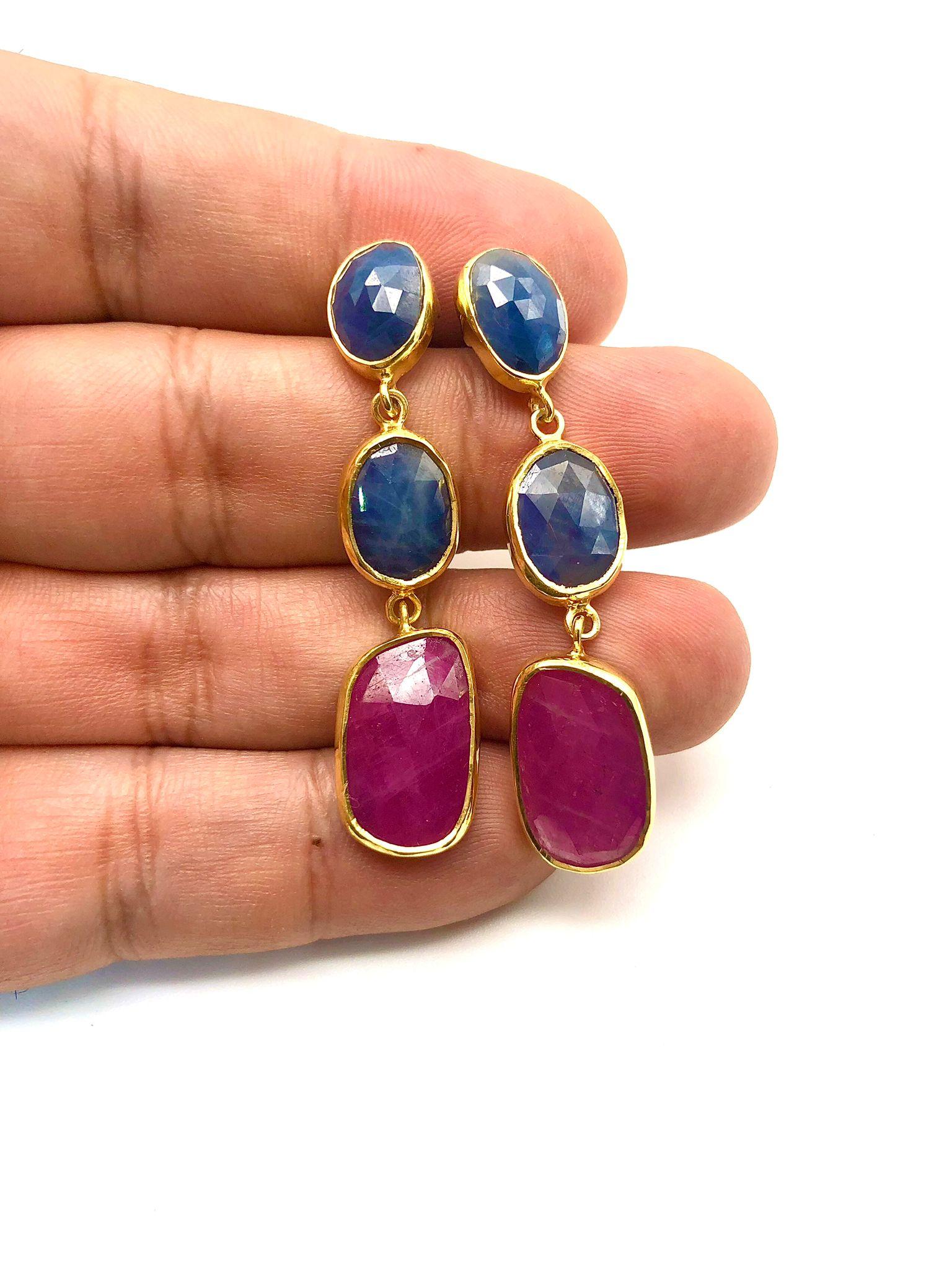 Bochic “Capri” Emerald, Ruby & Multi Rough Cut Sapphire Earrings Set In 18K Gold For Sale 1