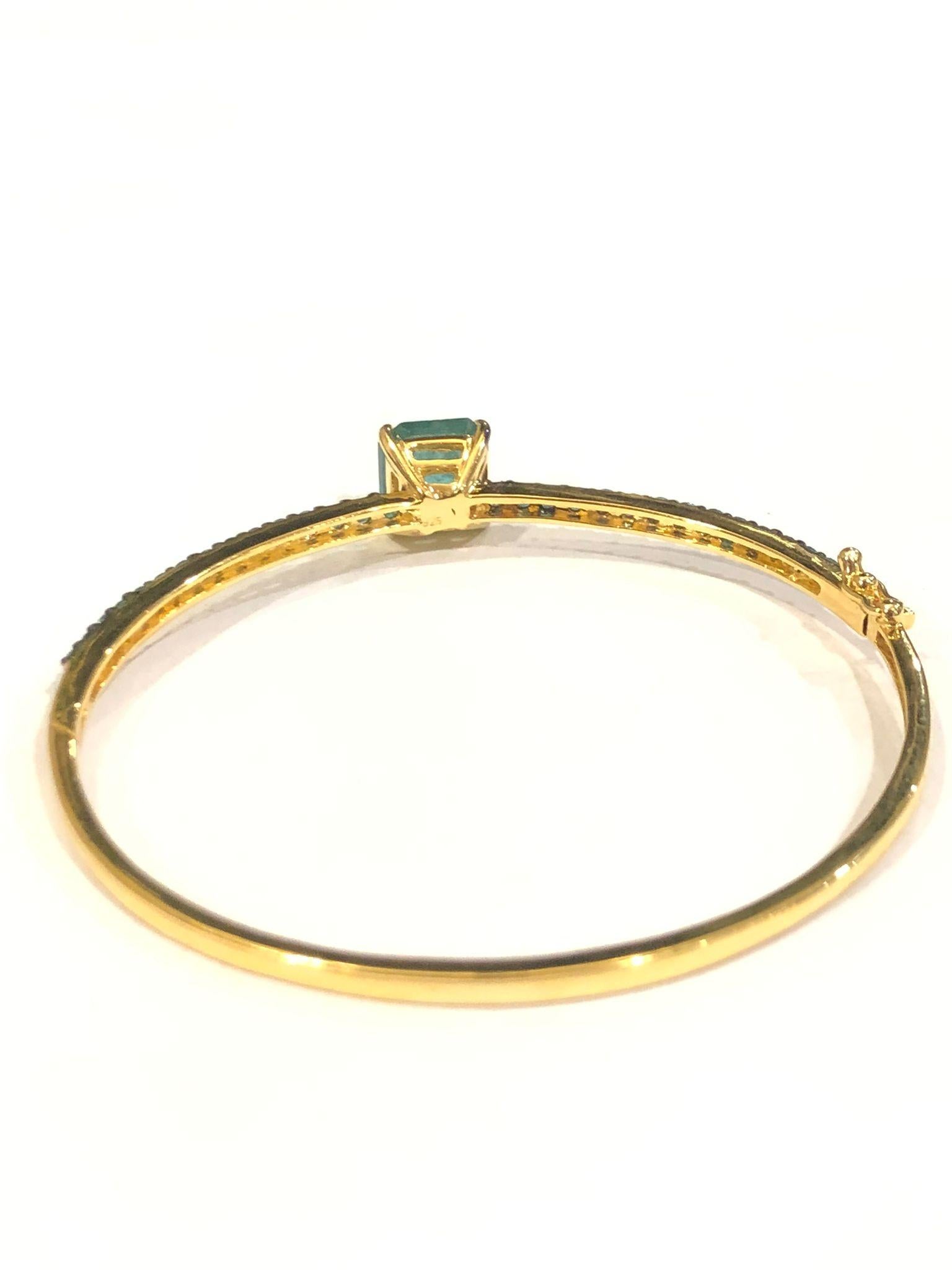 Bochic “Capri” Natural Emerald & Peridot Bracelet Set In 18K Gold & Silver en vente 3