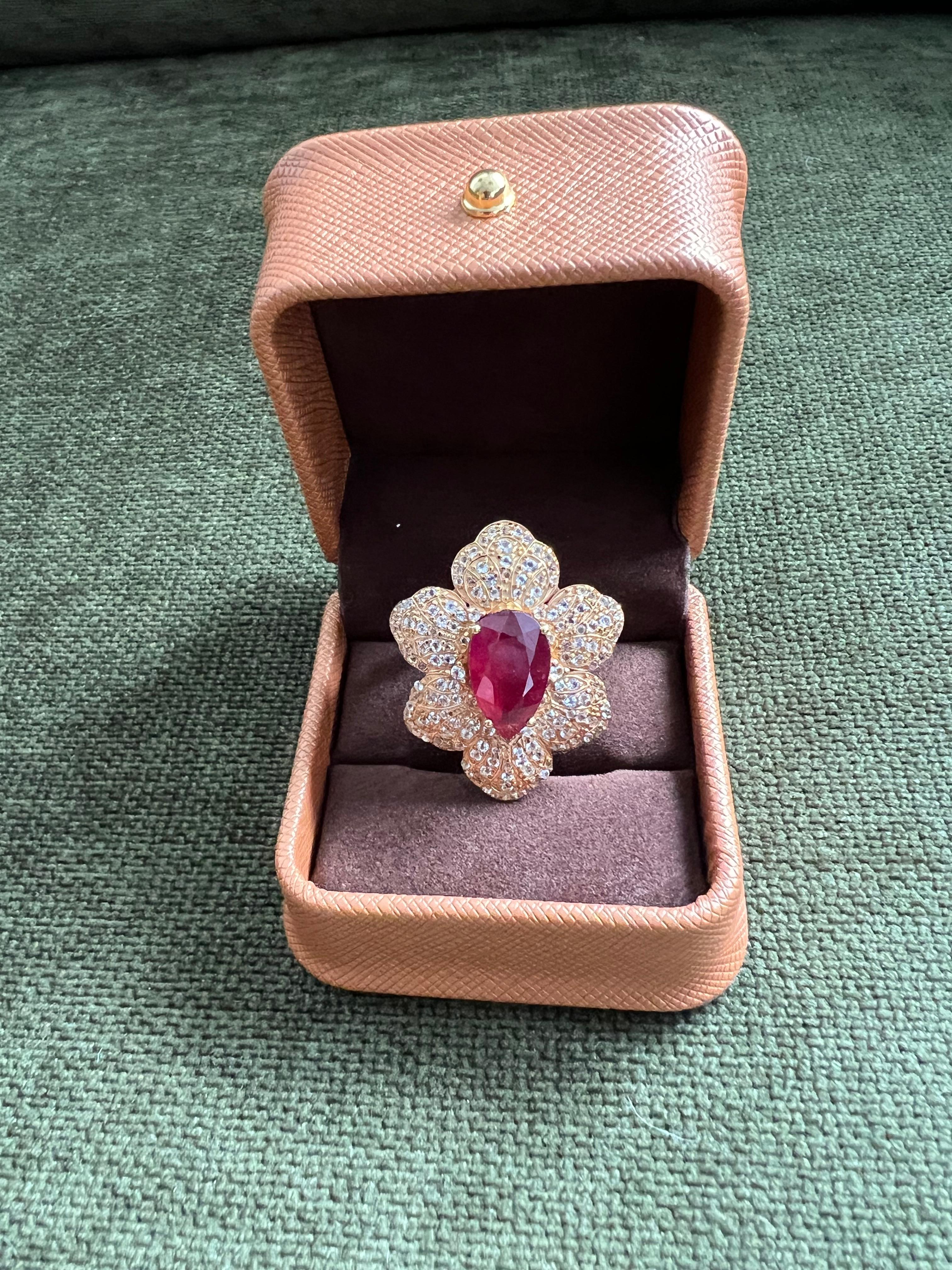 Bochic “Capri” Natural Red Ruby & Topaz Ring Set In 18K Gold & Silver In Excellent Condition For Sale In New York, NY