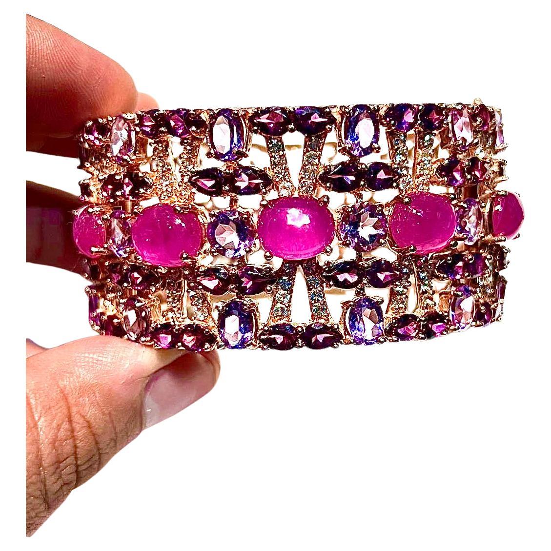 Bochic “Capri” Natural Ruby & Amethyst Cuff Set In 18K Gold & Silver

Natural Rubies - 4 Carat 
Natural Blue Sapphire - 4 Carat 
Natural Emerald - 4 Carat ‘
Natural Amethyst, Rhodolite and white Topaz 
4 Carat 

This Bangle is from the 