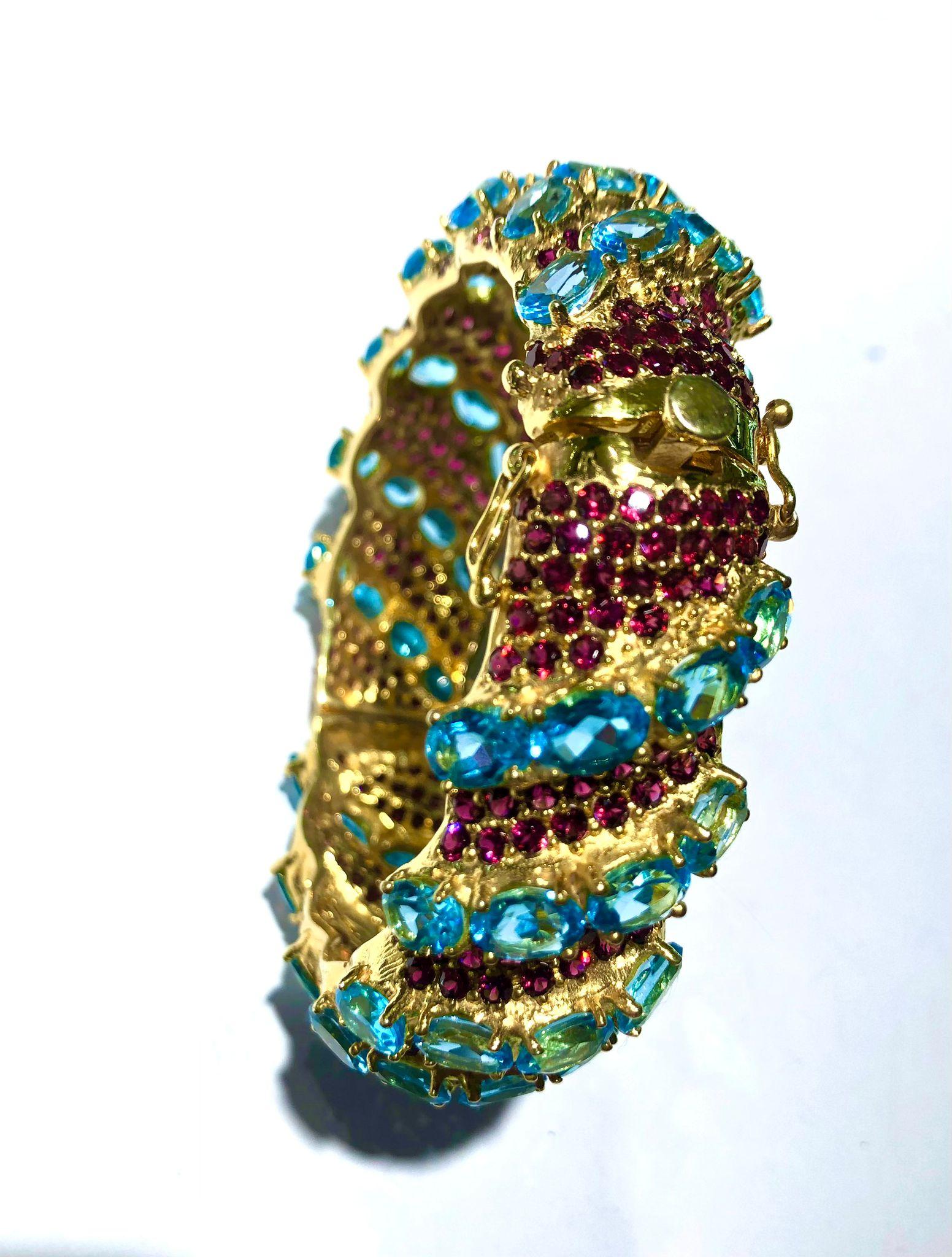 Bochic “Capri” Natural Ruby & Blue Topaz Bangle Set In 18K Gold & Silver For Sale 2