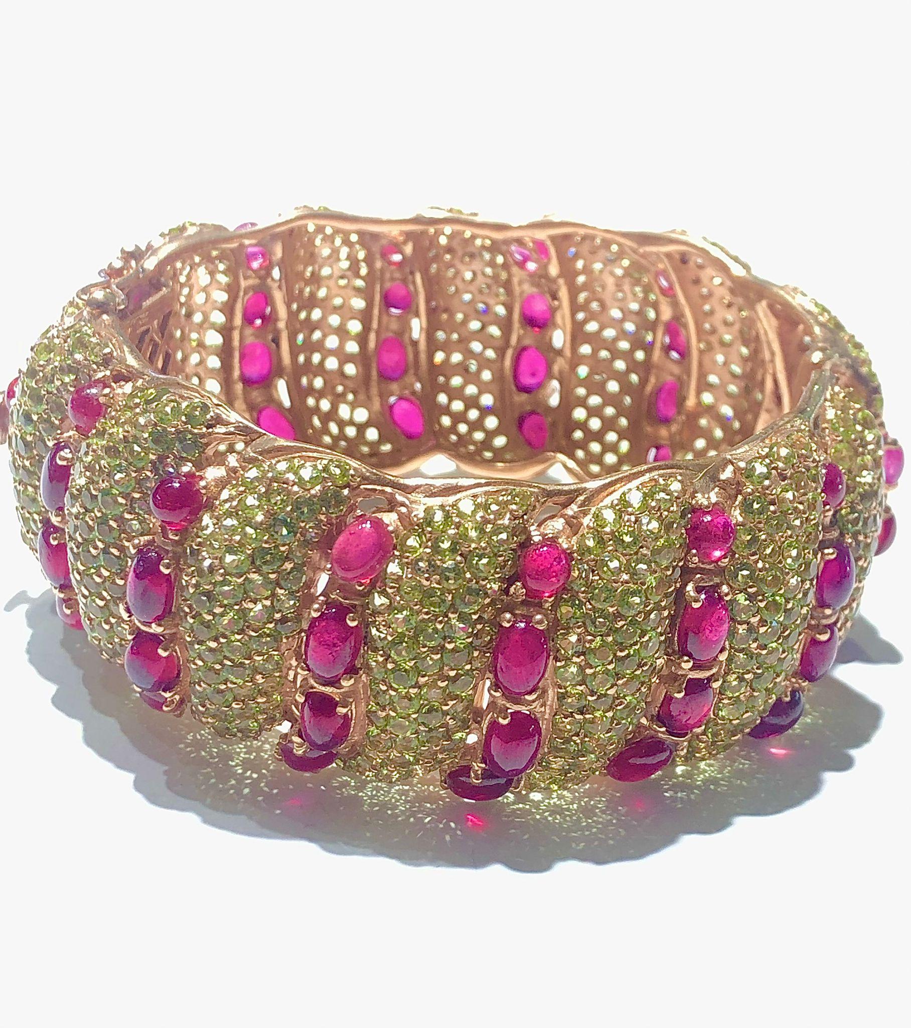 Bochic “Capri” Natural Ruby & Natural Peridot Bangle Set In 18K Gold & Silver

15.00 Carats 

This Bangle is from the 