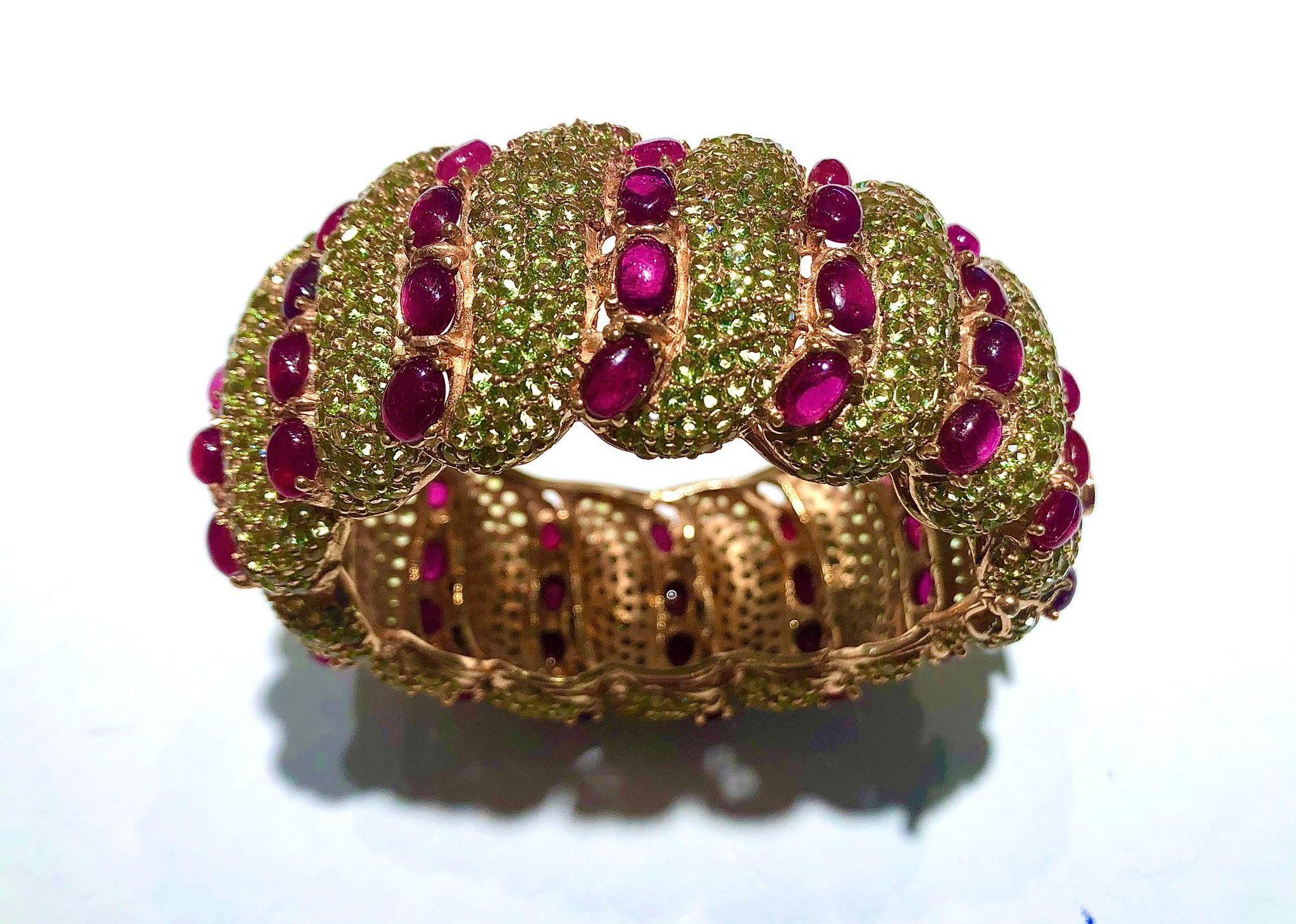 Brilliant Cut Bochic “Capri” Natural Ruby & Natural Peridot Bangle Set In 18K Gold & Silver For Sale