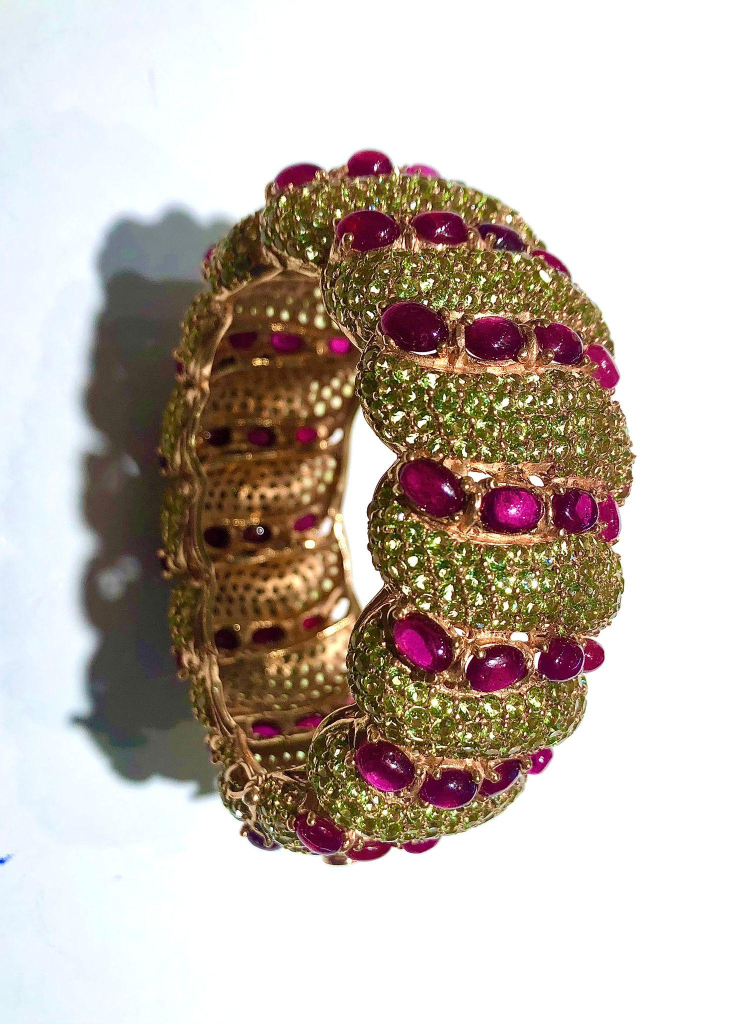 Bochic “Capri” Natural Ruby & Natural Peridot Bangle Set In 18K Gold & Silver For Sale 3