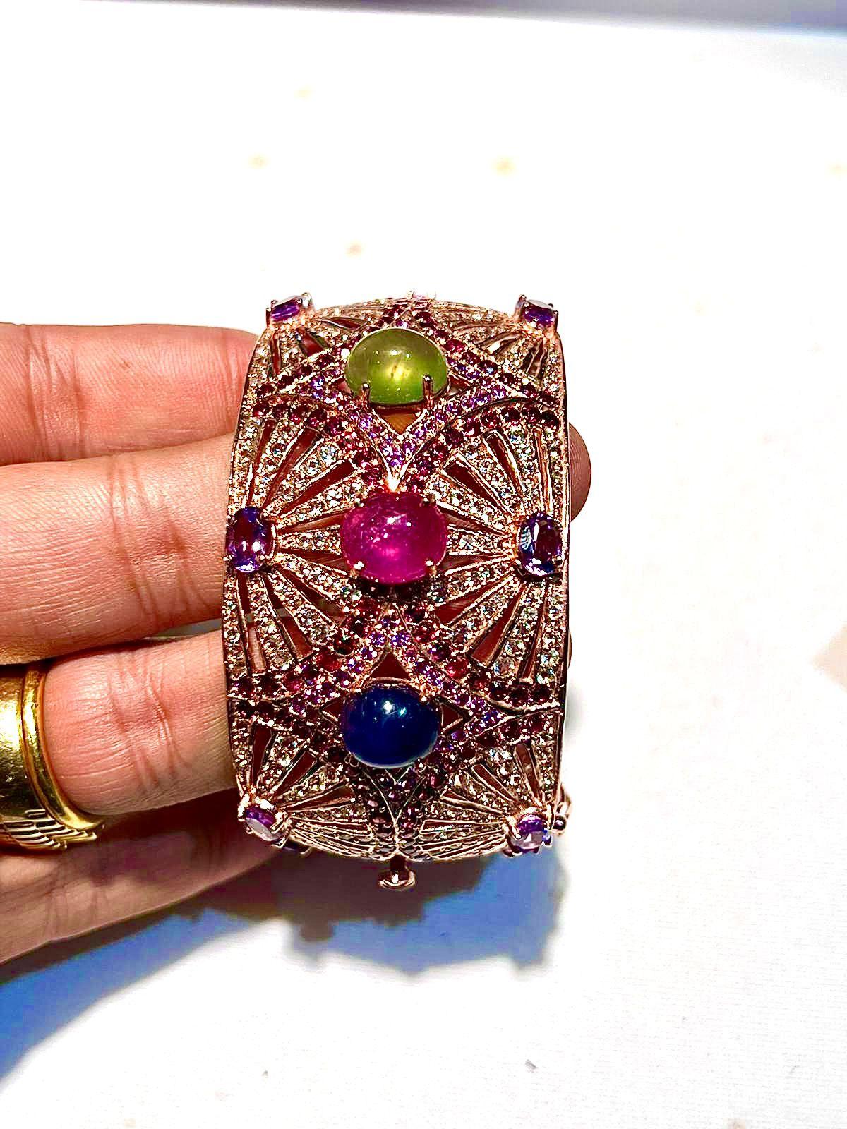Femenino o masculino Bochic “Capri” Natural Ruby, Sapphire & Emerald Cuff Set In 18K Gold & Silver en venta