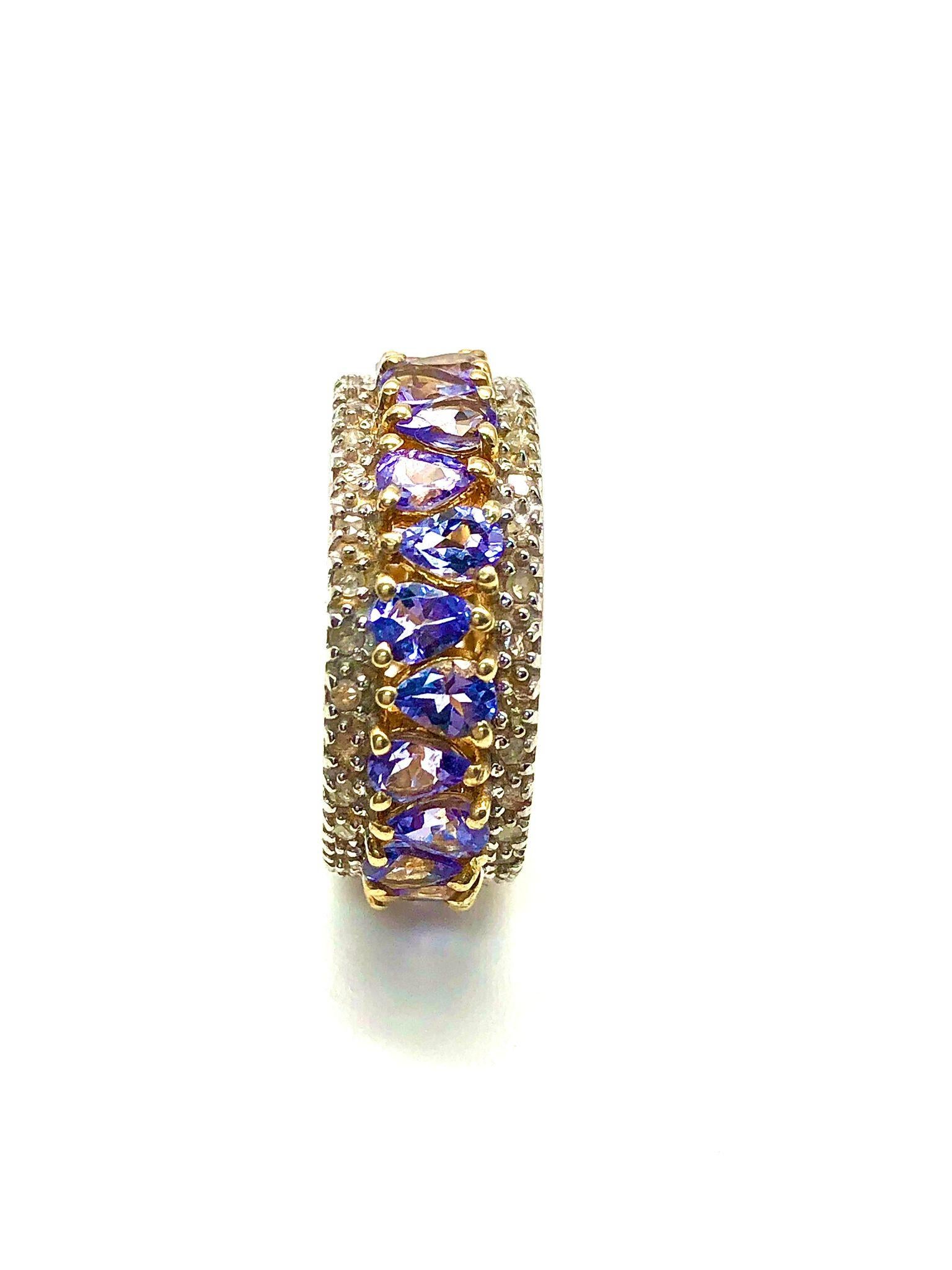 Bochic “Capri” Natural Tanzanite & Diamond Band Set In 18K Gold & Silver

Natural Pear Shape Tanzanites 
4,00 Carat 
Natural Diamonds
1.00 Carat

This Ring is from the 