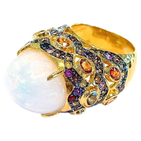 Bochic Capri Ring aus 18 Karat Gold und Silber mit natürlichem weißem Opal und Saphir 