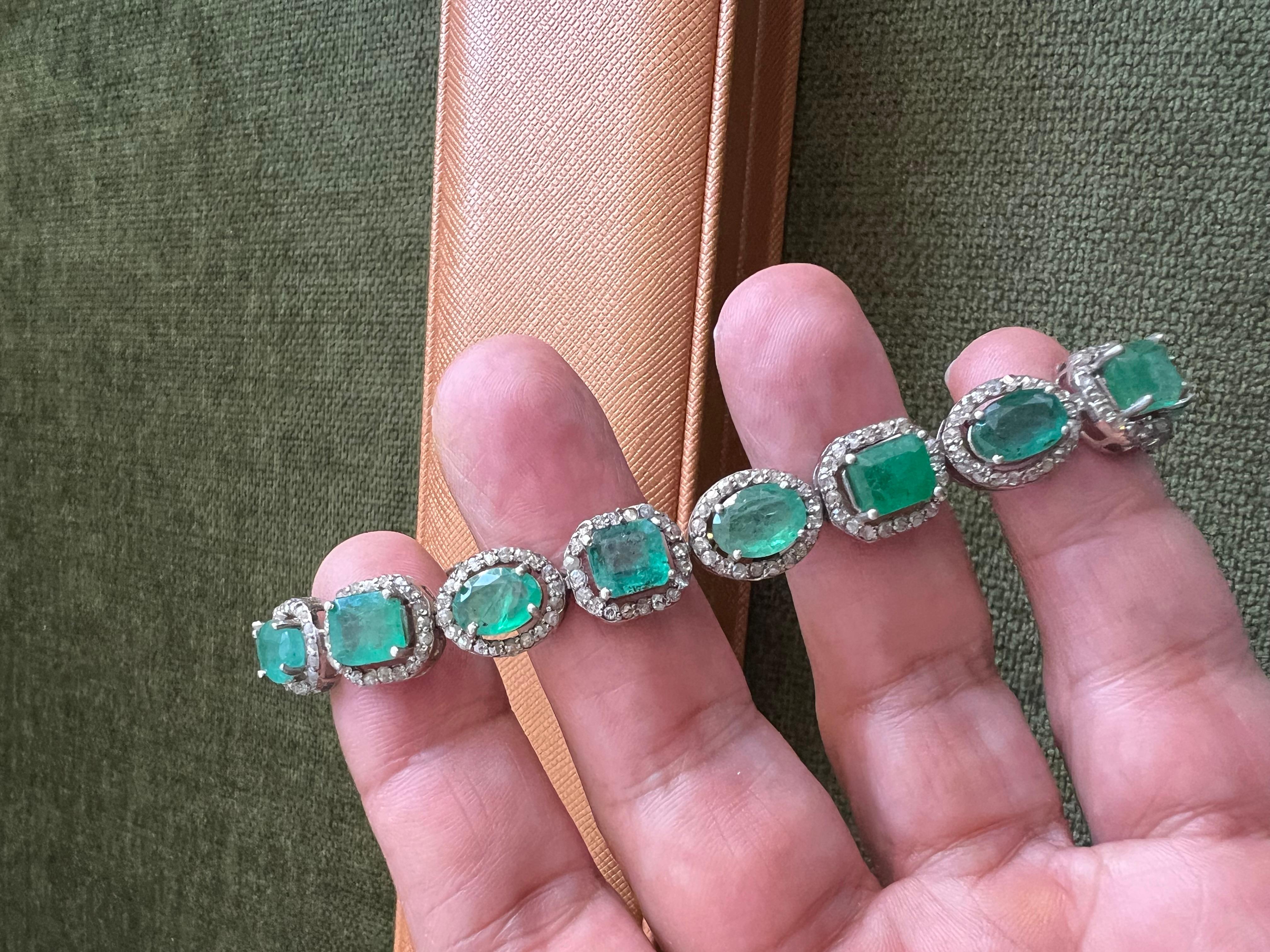 Bochic “Capri” Natural Zambian Emerald & Diamond Bracelet Set 18K Gold & Silver

open and close hinge and safety locks 

Natural Zambian Emerald - 24 Carats 
Natural Diamonds  - 4 Carats 

The Bochic 