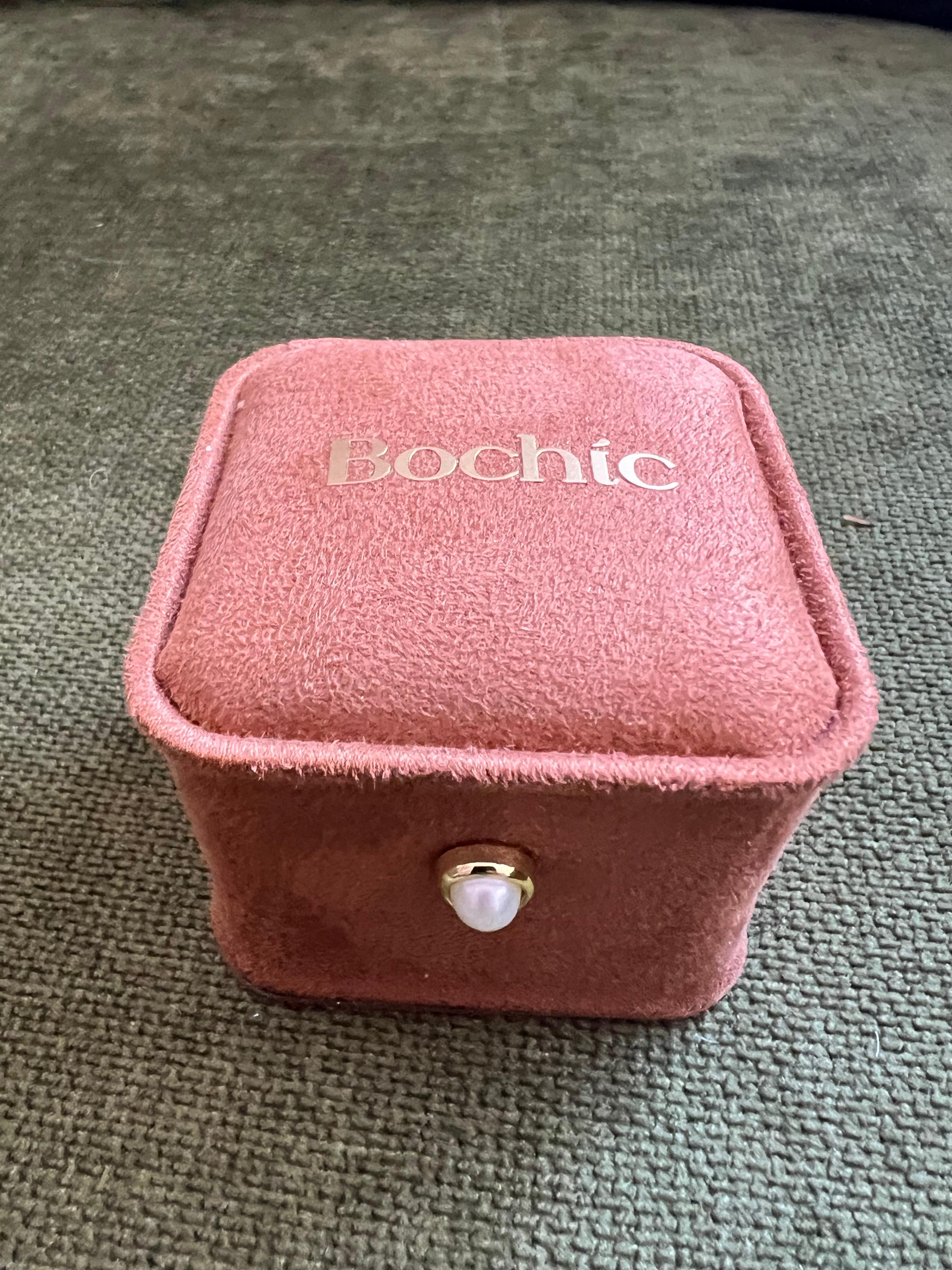 Bochic “Capri” Olive Green Amethyst Heart Shape Ring Set In 18K Gold & Silver For Sale 2