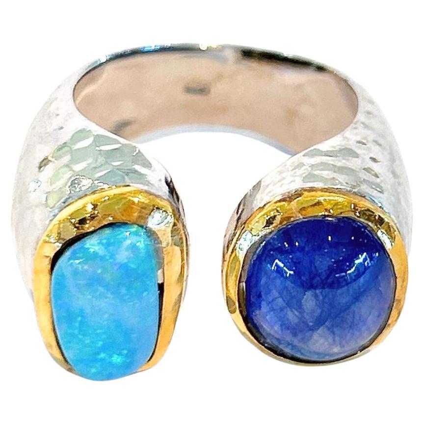 Bague cocktail Capri en or et argent 18 carats avec opale et saphir bleu