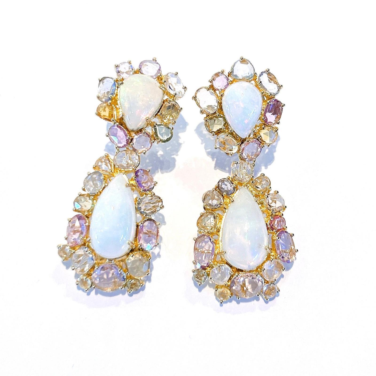 Boucles d'oreilles Bochic Capri en or et argent 18 carats, opale et saphirs fantaisie taille rose Neuf - En vente à New York, NY