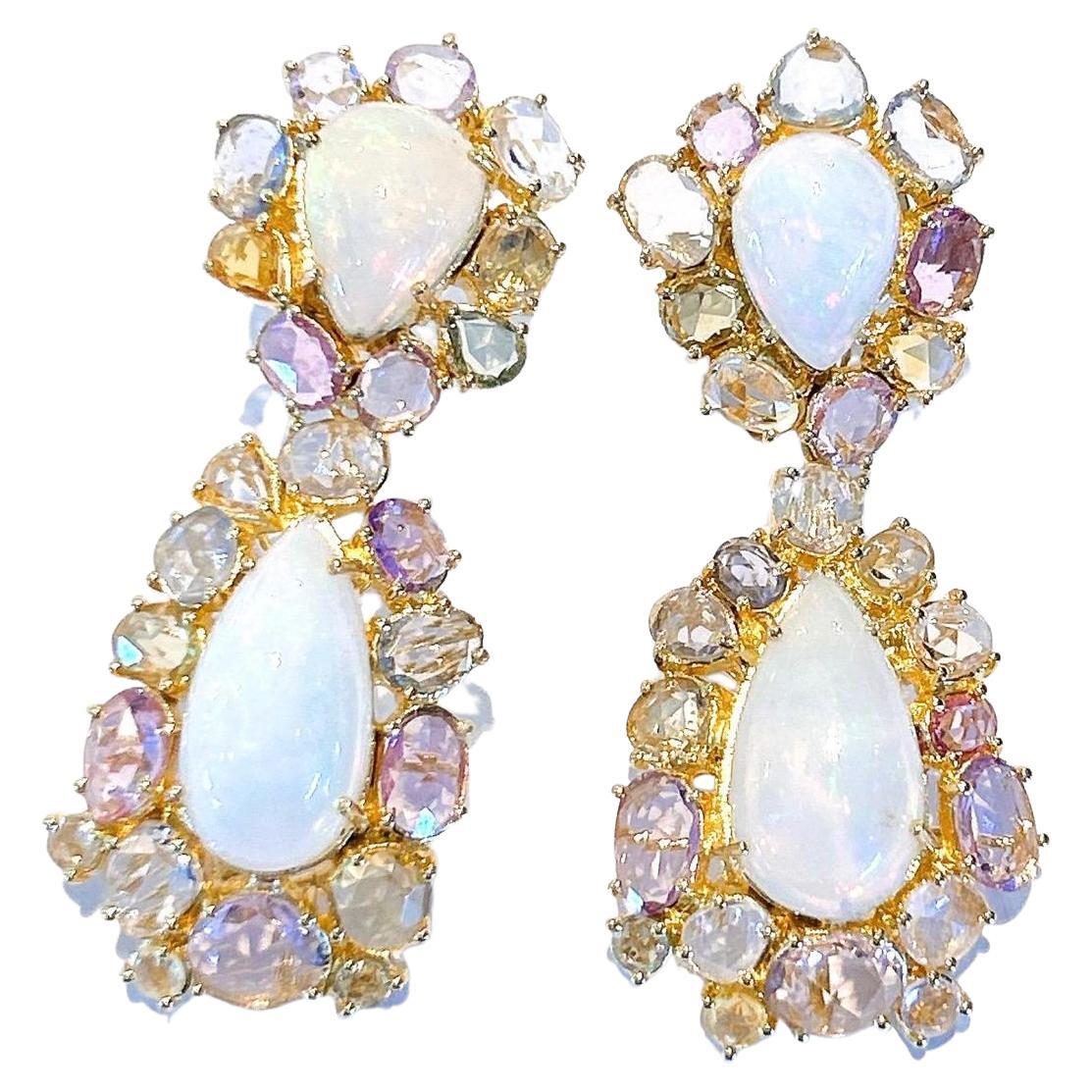 Boucles d'oreilles Bochic Capri en or et argent 18 carats, opale et saphirs fantaisie taille rose en vente