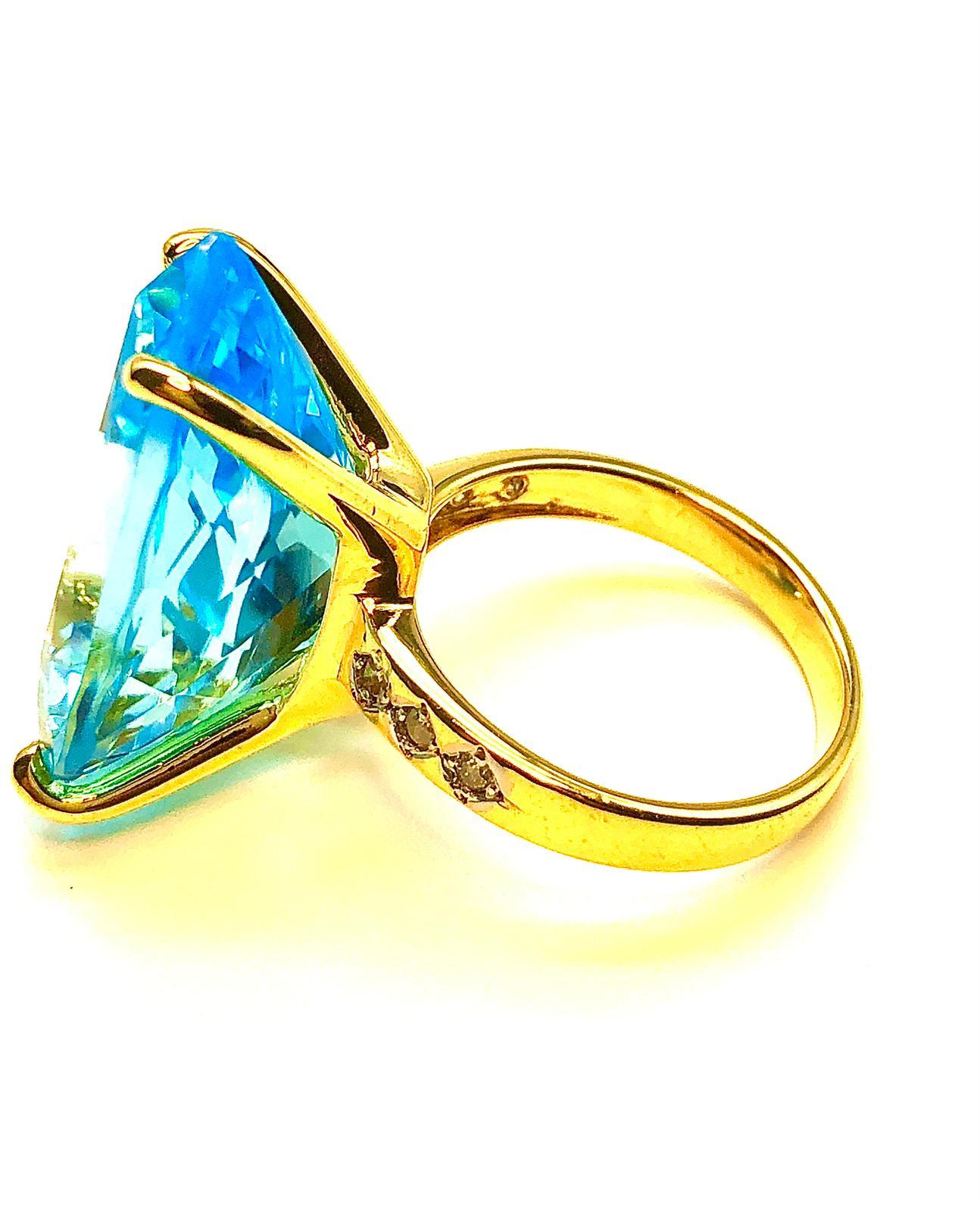 Bochic Topazio blu naturale a forma di pera e diamante incastonato in oro e argento 18 carati

Topazio blu centrale naturale di forma rotonda
24,00 Carati 
Diamante naturale 
0,50 Carati

Questo anello della collezione da viaggio 