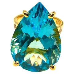 Bochic Capri en or et argent 18 carats serti d'une topaze bleue en forme de poire et d'un diamant