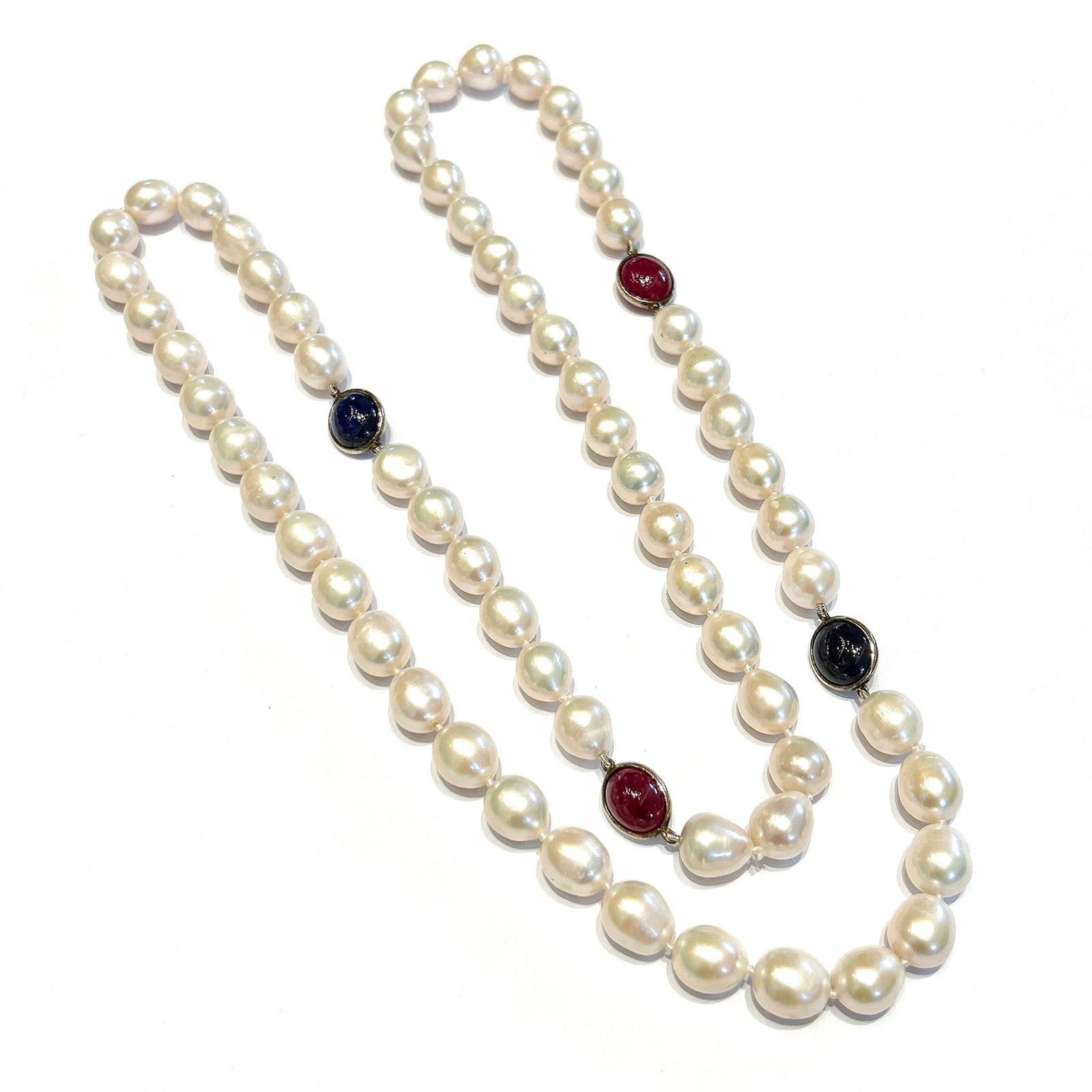 Bochic Capri Perle, blauer Saphir, roter Rubin & gemischte Edelsteine Lange Halskette im Zustand „Neu“ im Angebot in New York, NY