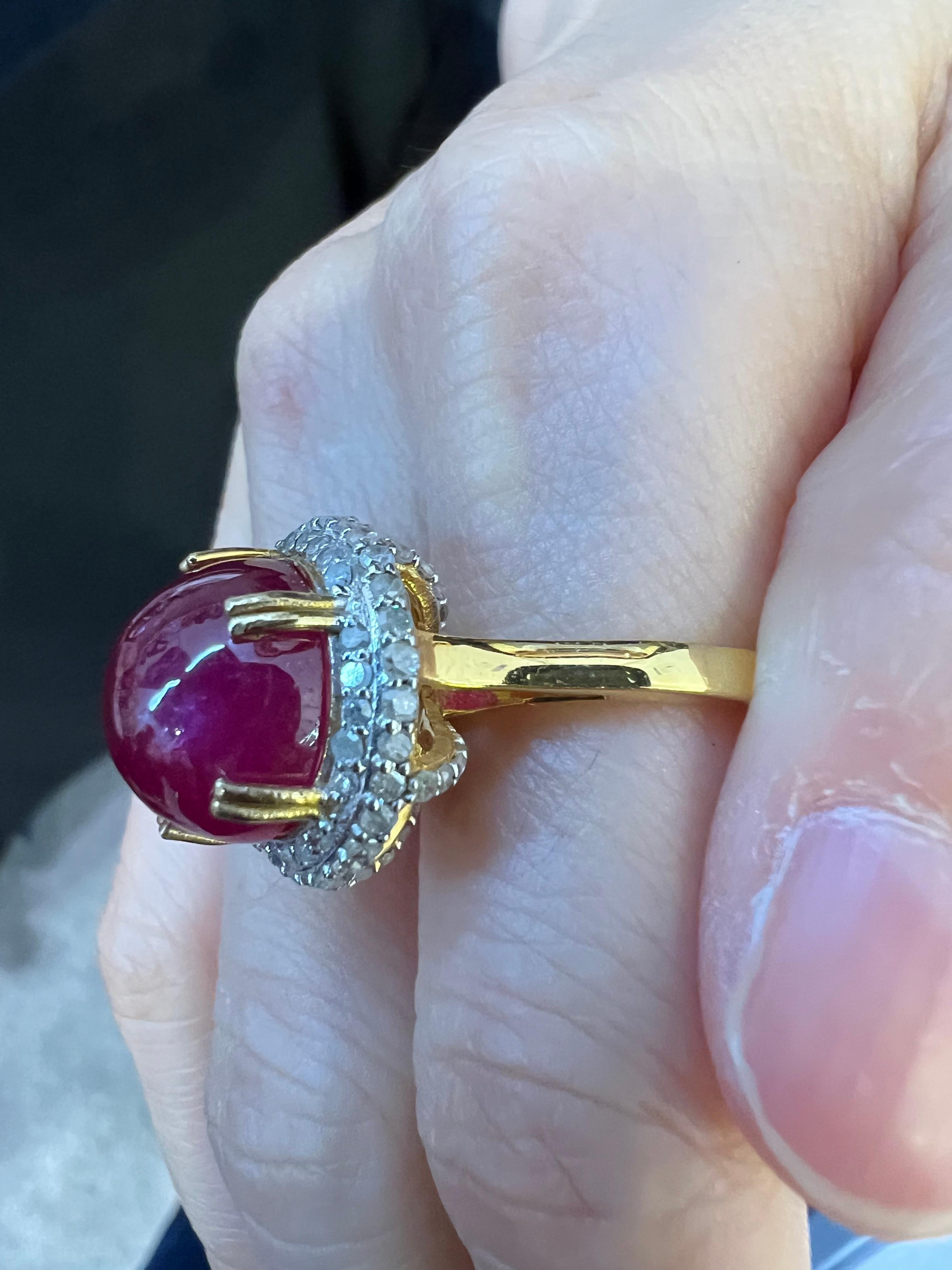 Anello da cocktail con rubino rosso e diamanti 