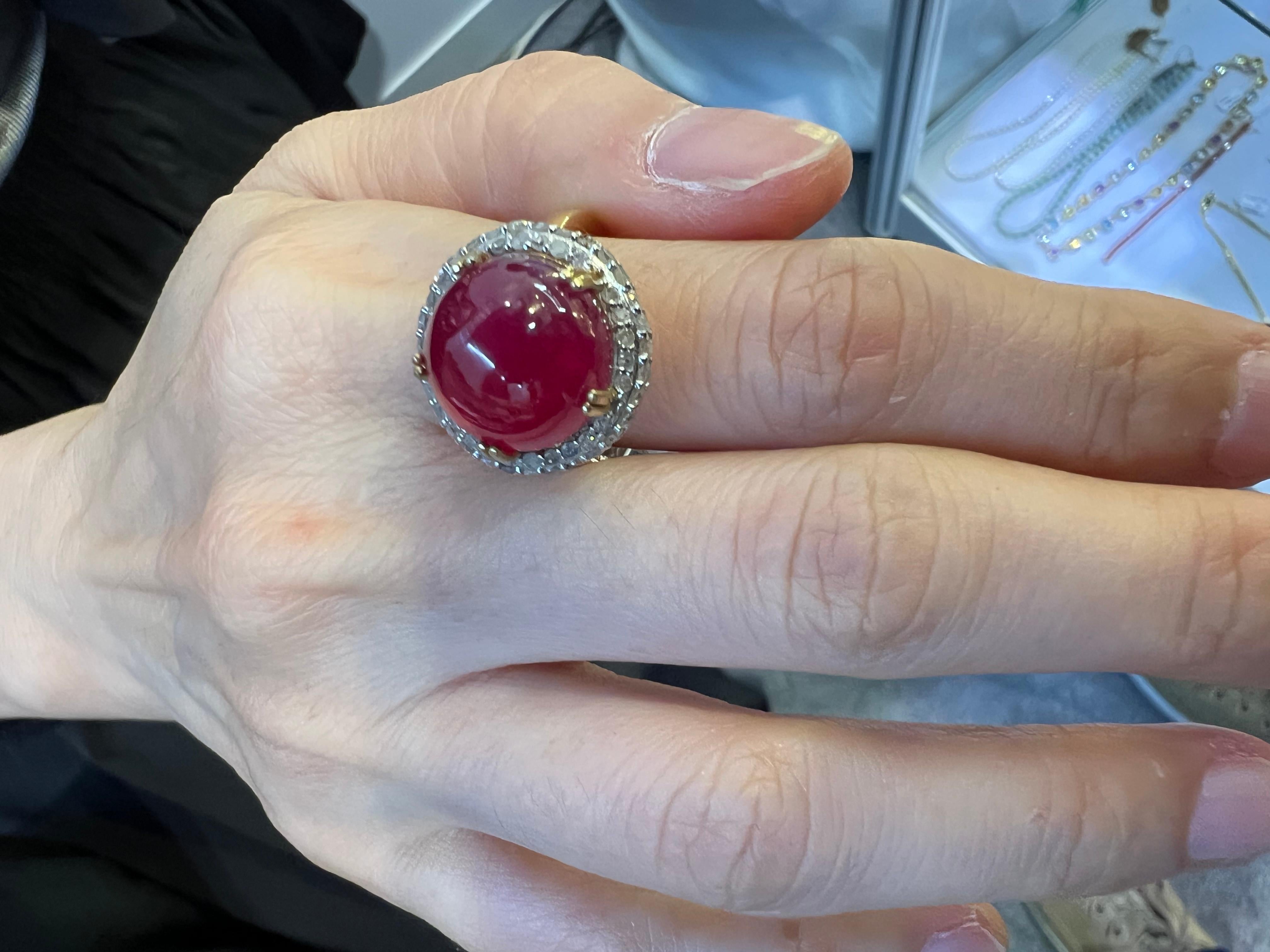 Anello da cocktail con rubino rosso e diamanti 