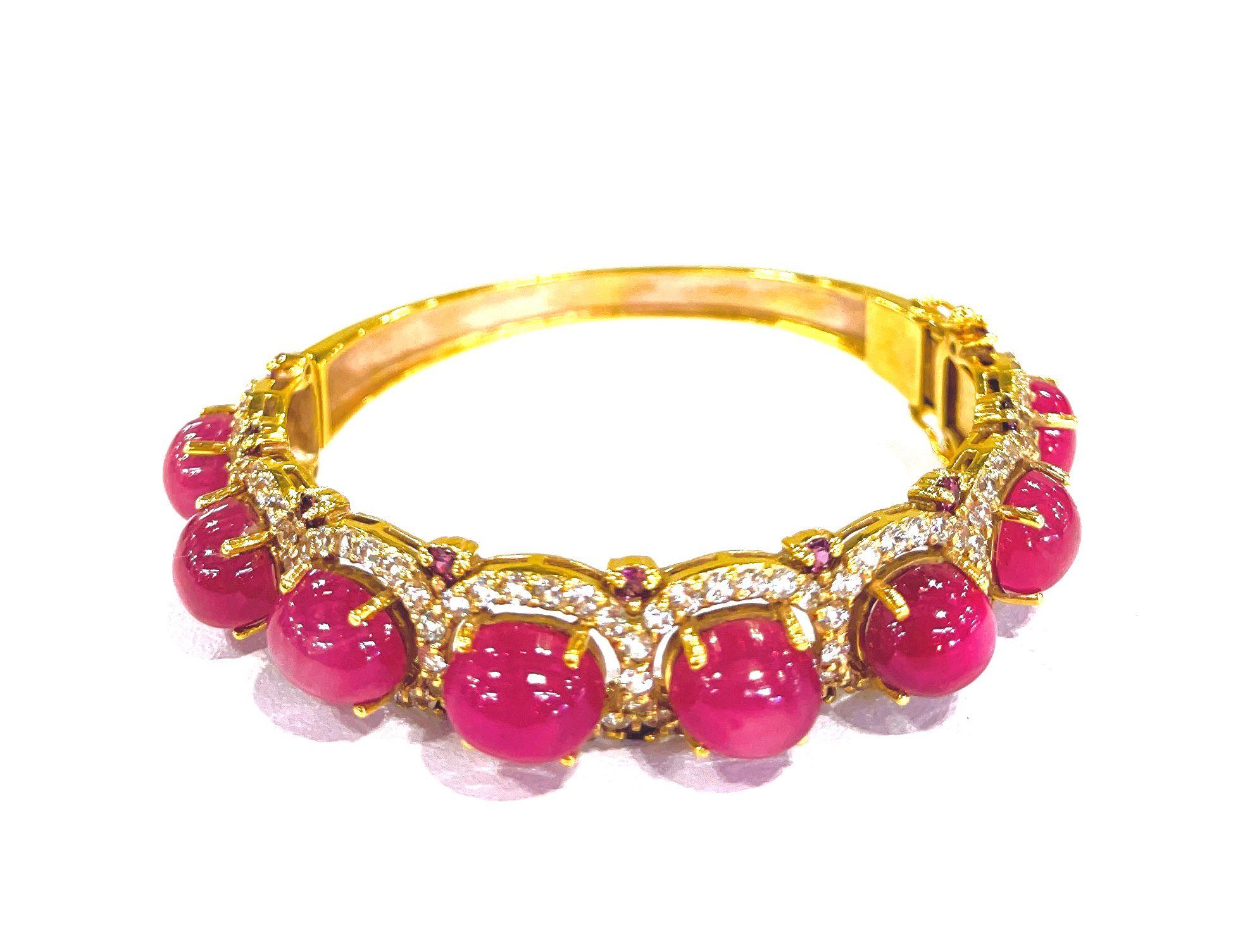 Belle Époque Bochic Bracelet jonc Capri en or 18 carats et argent avec rubis rouge et topaze blanche  en vente