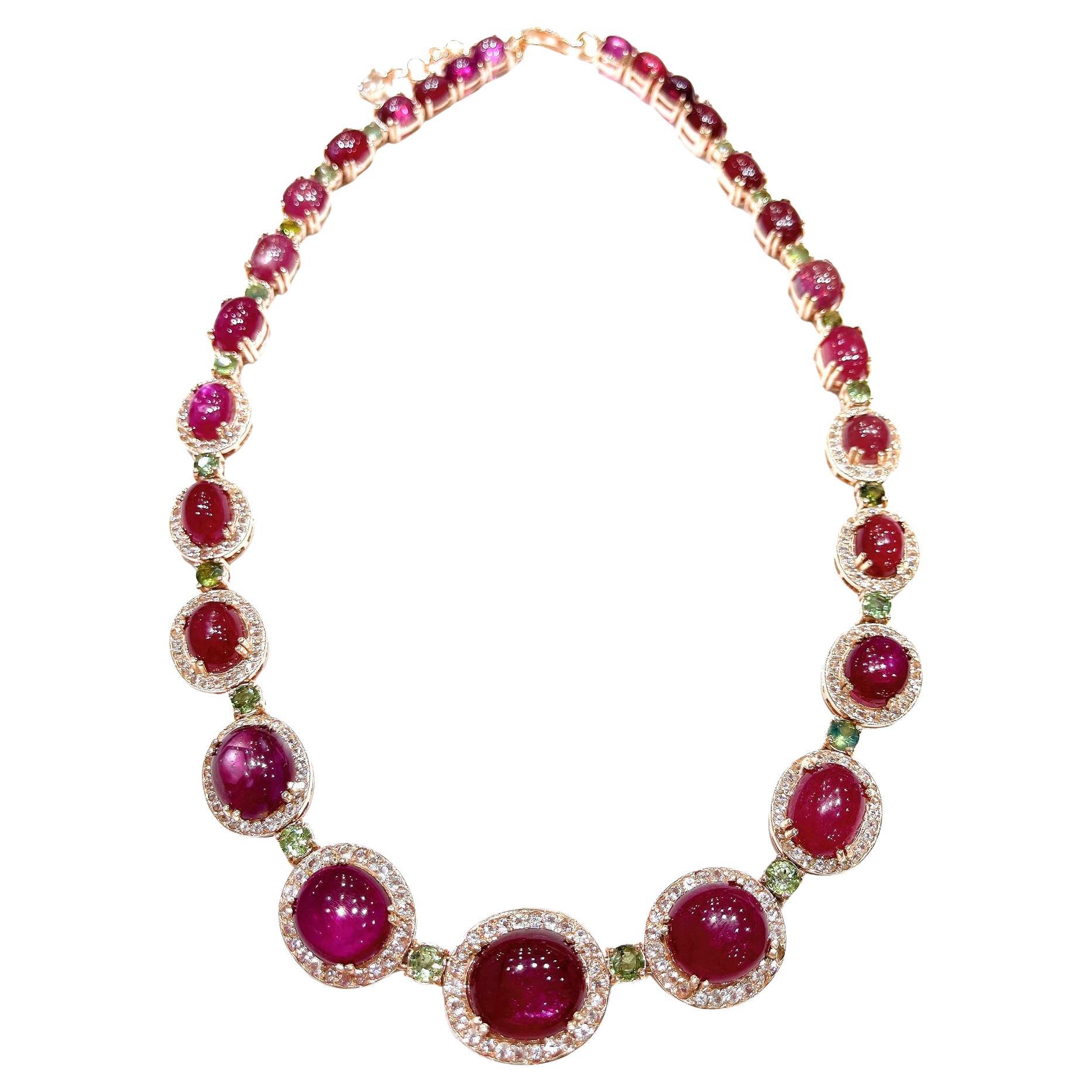 Collar Bochic "Capri" de rubí rojo, topacio blanco y peridoto de 18 quilates y plata en venta