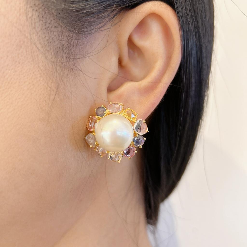 Bochic Capri-Ohrringe aus 18 Karat Gold und Silber mit Saphiren im Rosenschliff und Perlen  (Belle Époque) im Angebot