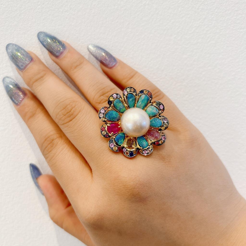 Bochic Capri Ring aus 18 Karat Gold und Silber mit Rosen-Saphiren, Opal, Rubin und Perle  im Zustand „Neu“ im Angebot in New York, NY