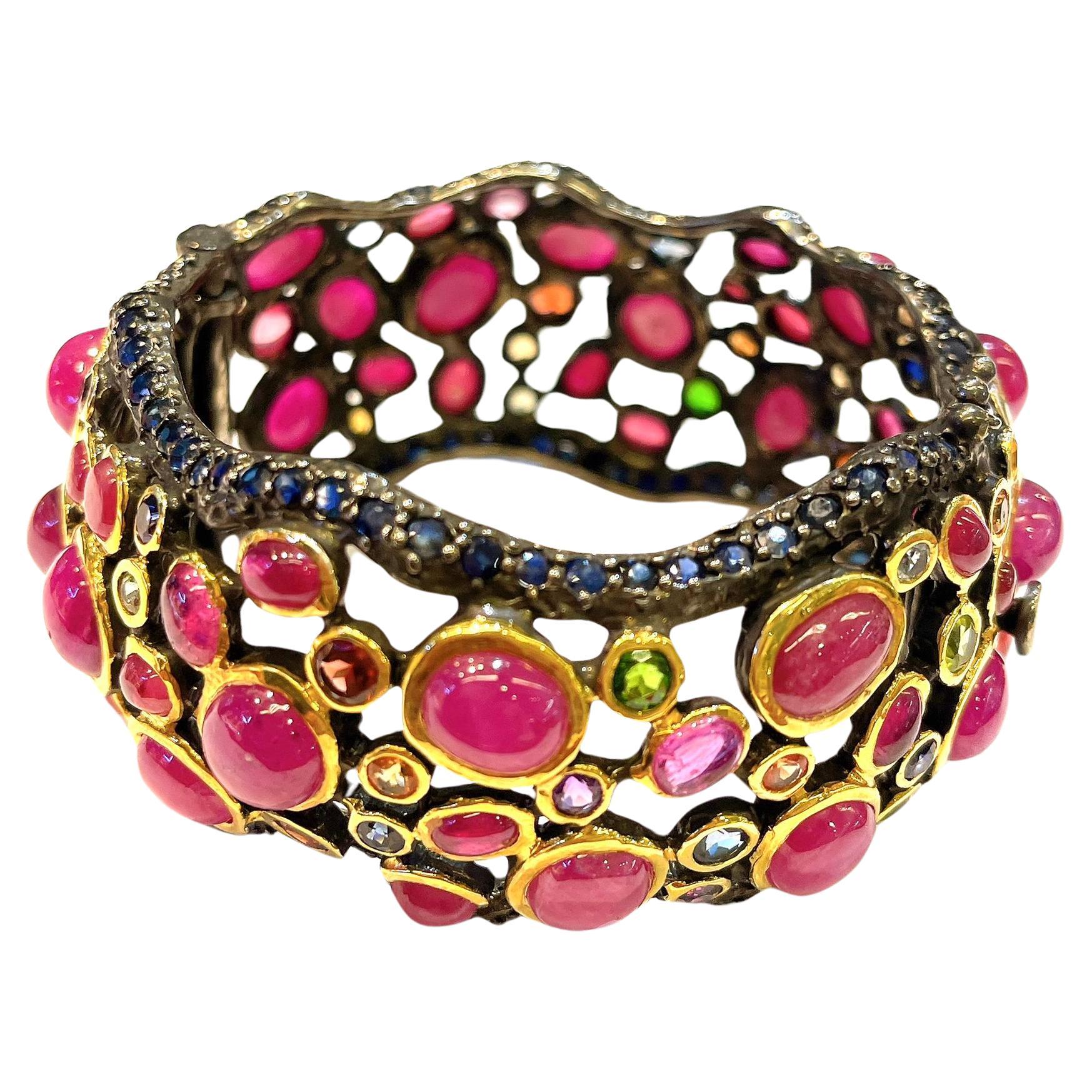 Juego de brazalete Bochic "Capri" de rubí, amatista y gemas múltiples en 18 quilates y plata en venta