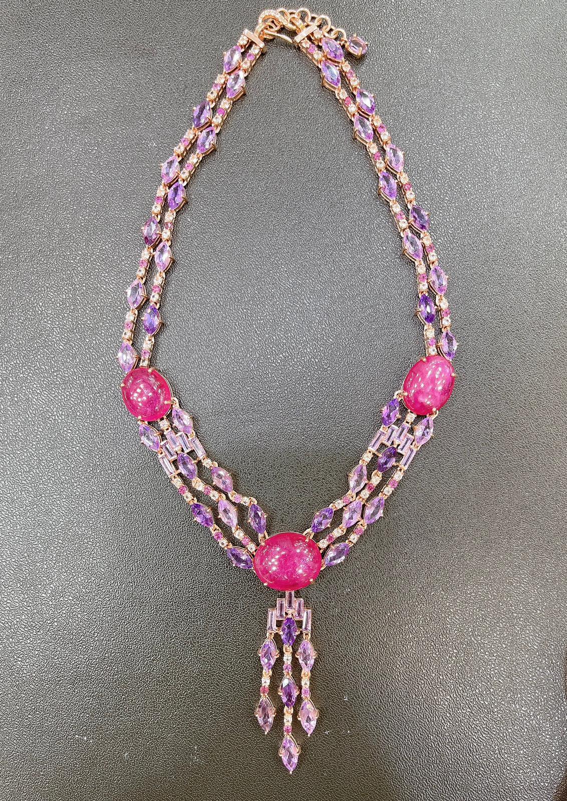 Bochic Capri Rubin, Amethyst und weißer Topas  Halskette aus 18K Gold & Silber (Brillantschliff) im Angebot